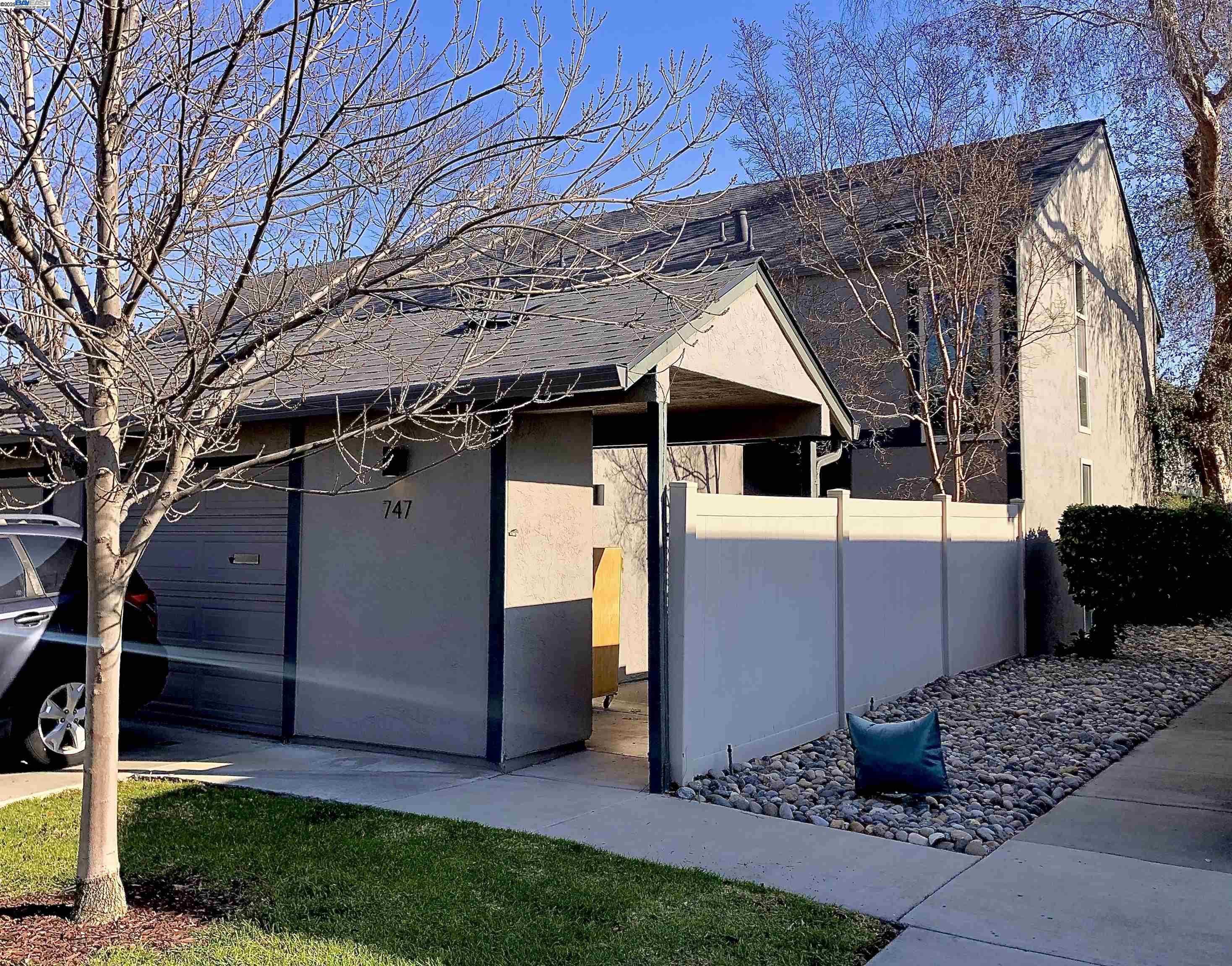 Neighborhood Neighborhood-32