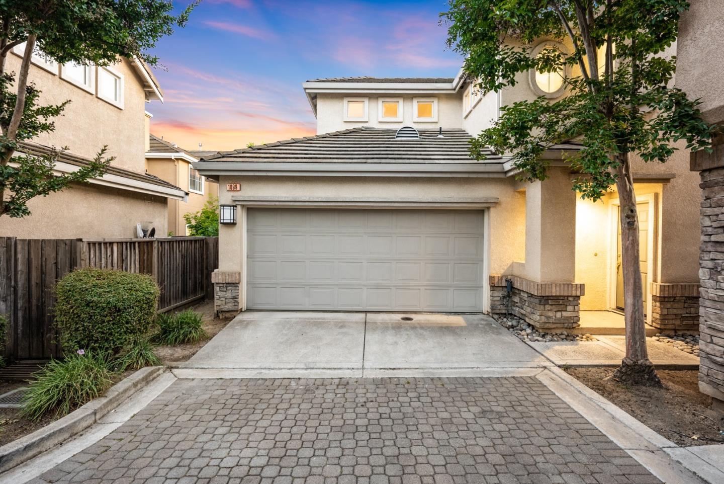 Neighborhood Neighborhood-8