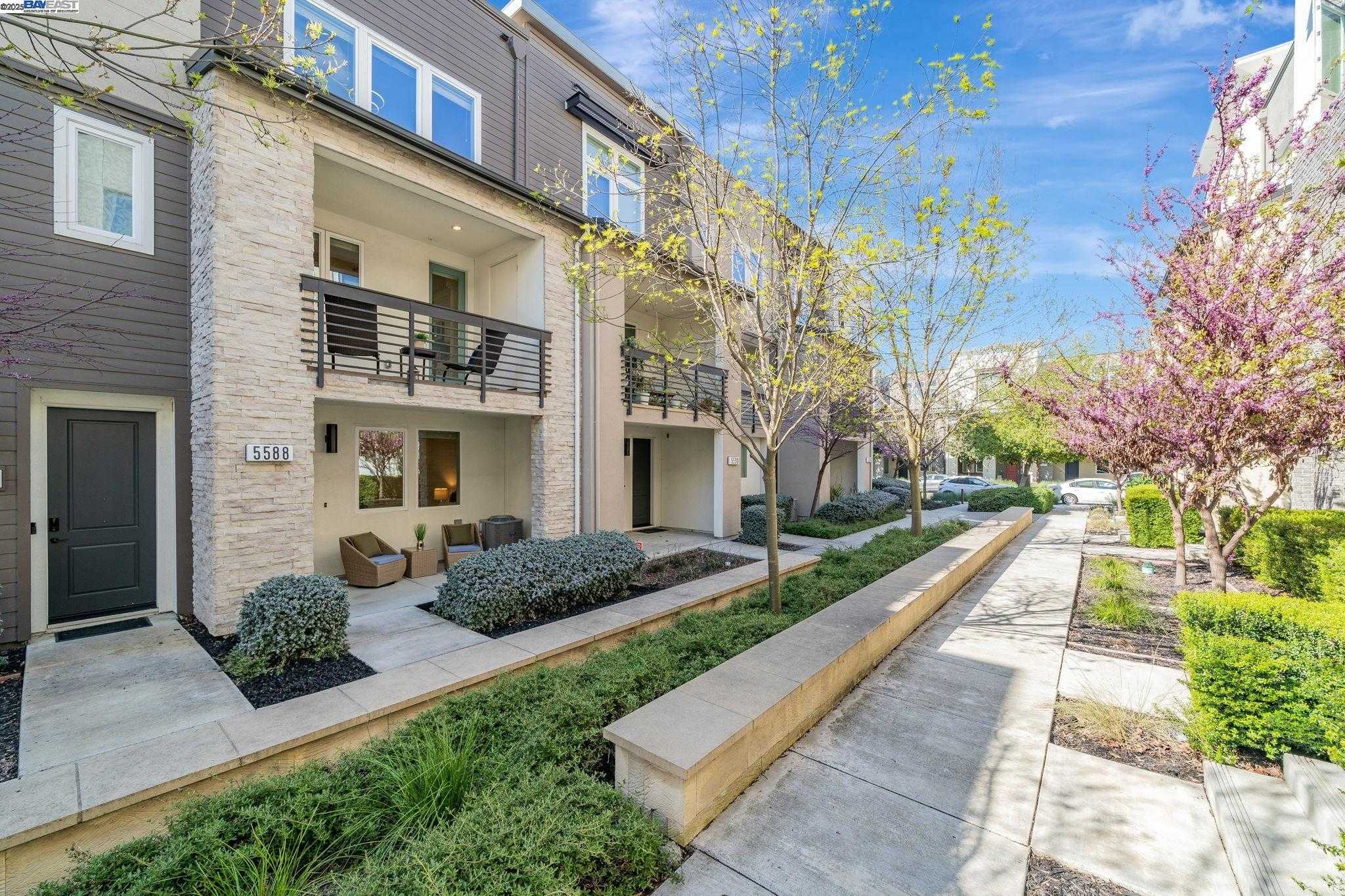 Neighborhood Neighborhood-4