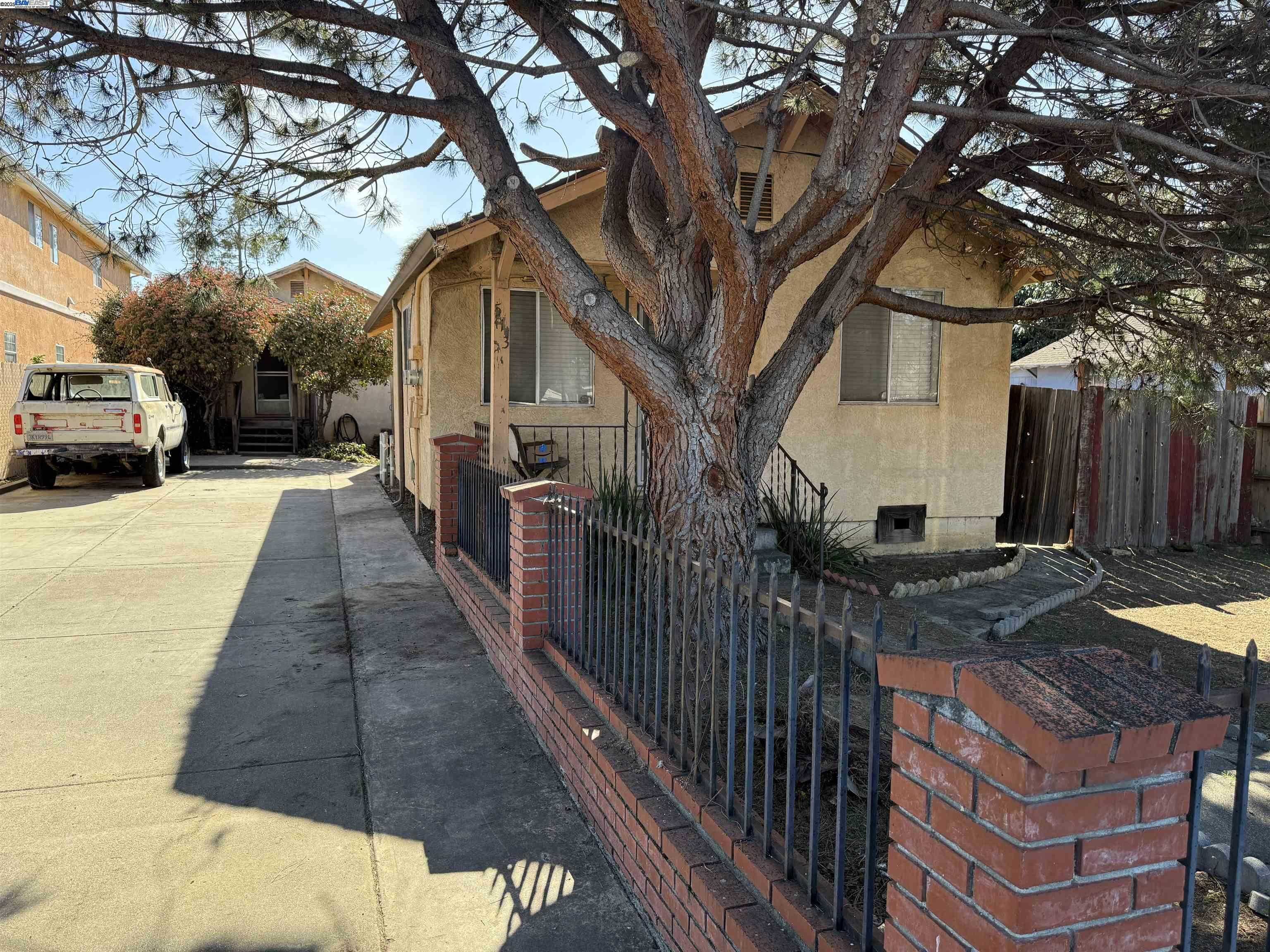 Neighborhood Neighborhood-16