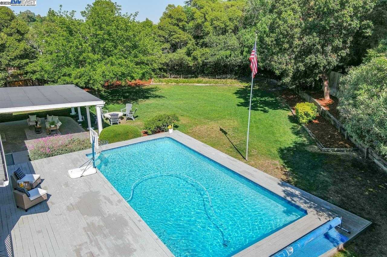 Neighborhood Neighborhood-4