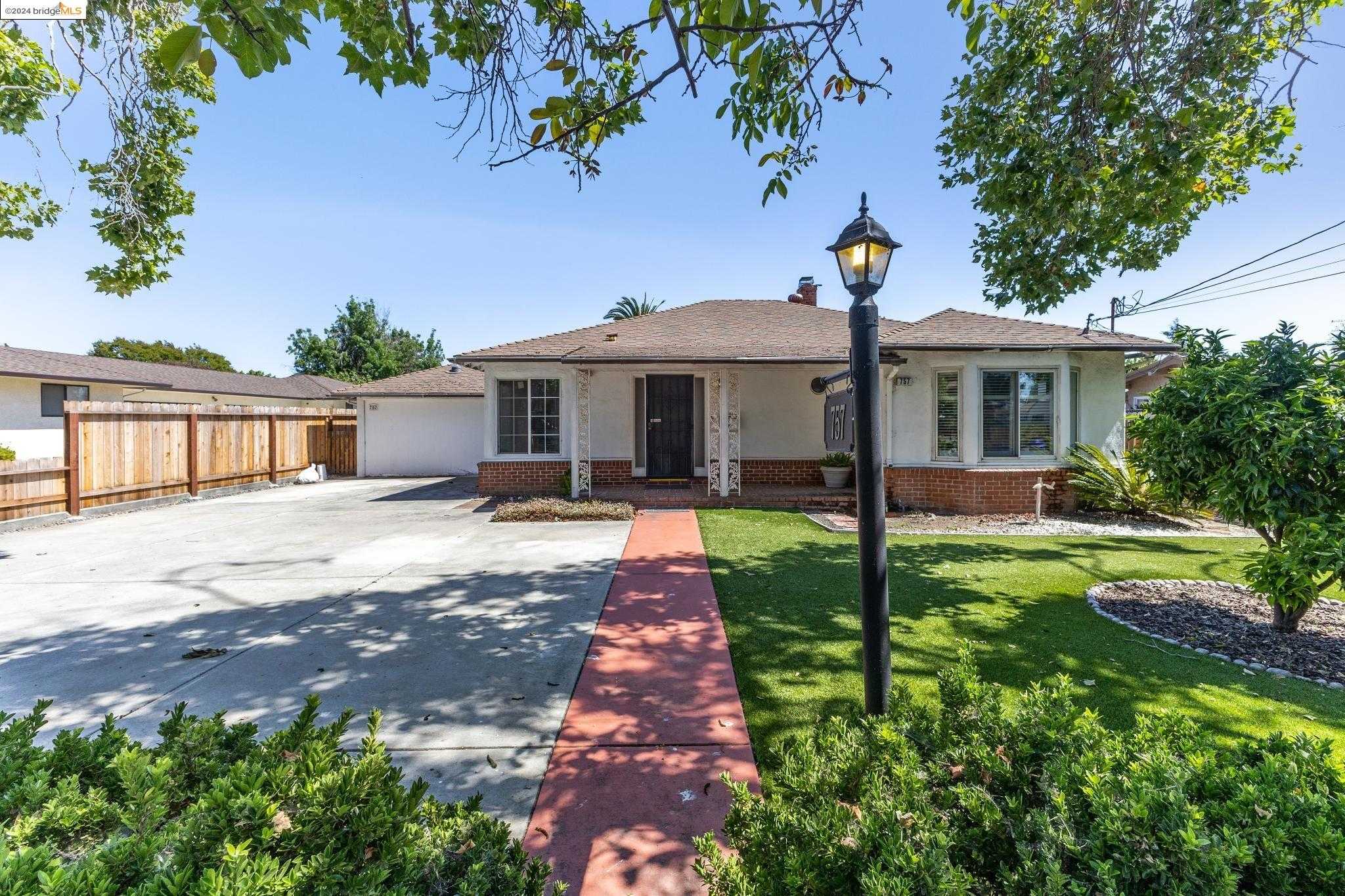 Neighborhood Neighborhood-19