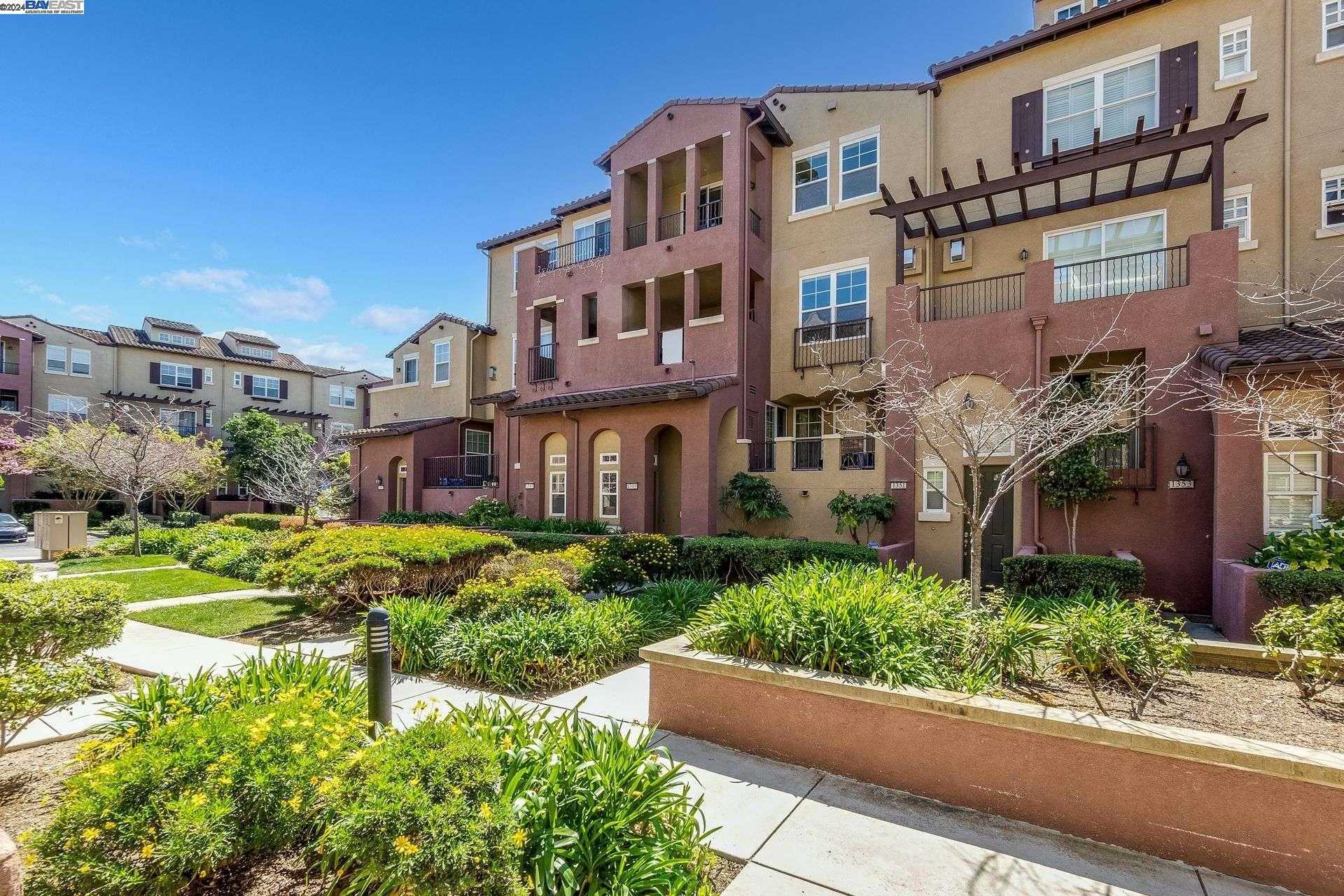 Neighborhood Neighborhood-94