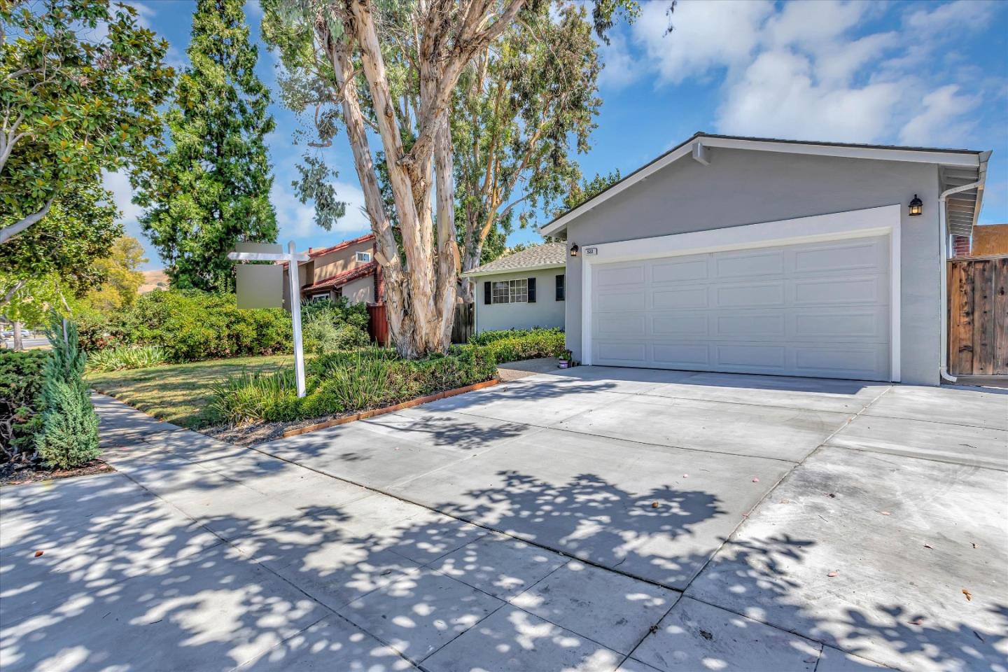 Neighborhood Neighborhood-114