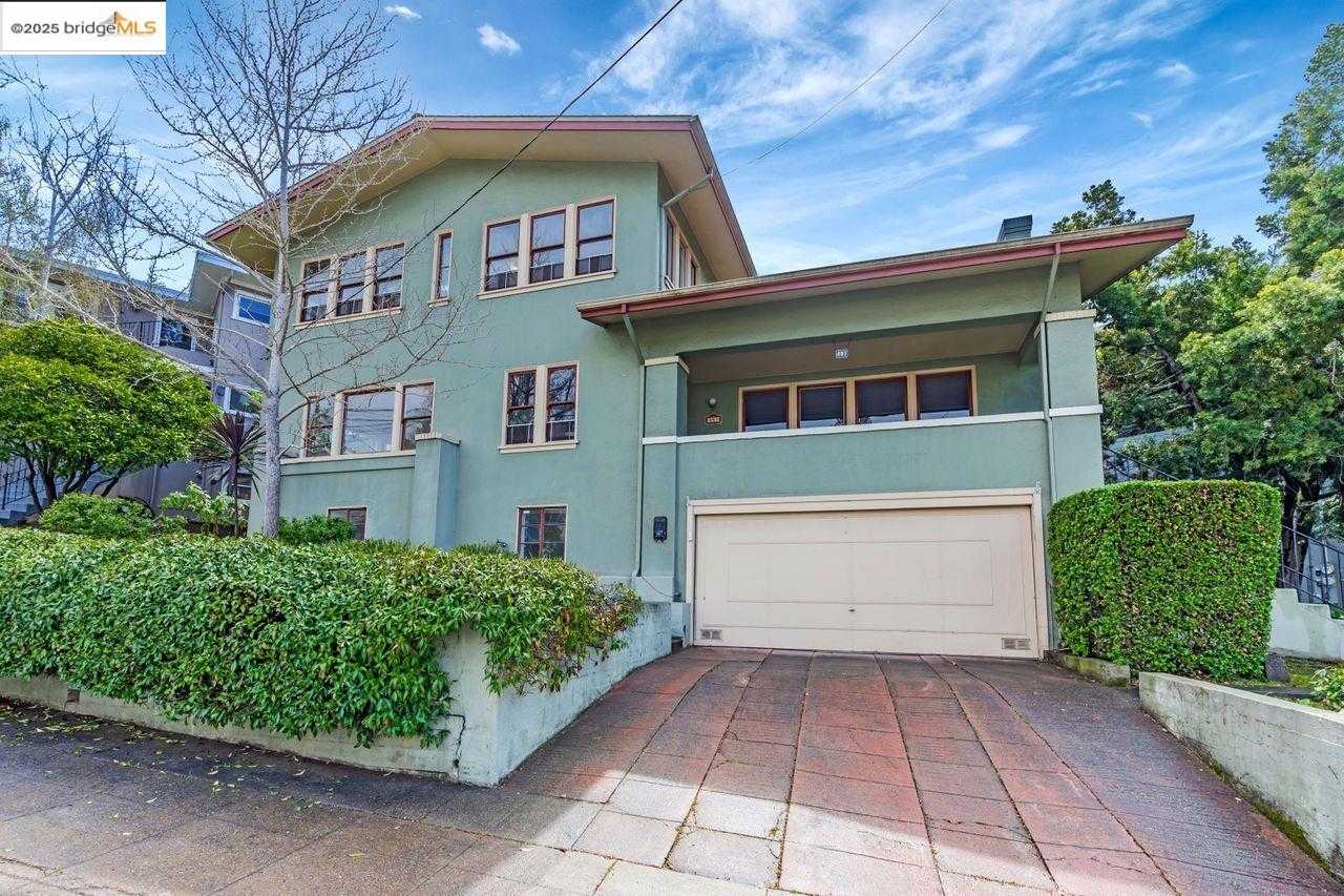 Neighborhood Neighborhood-20