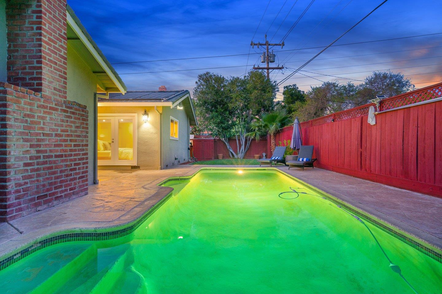 Neighborhood Neighborhood-185