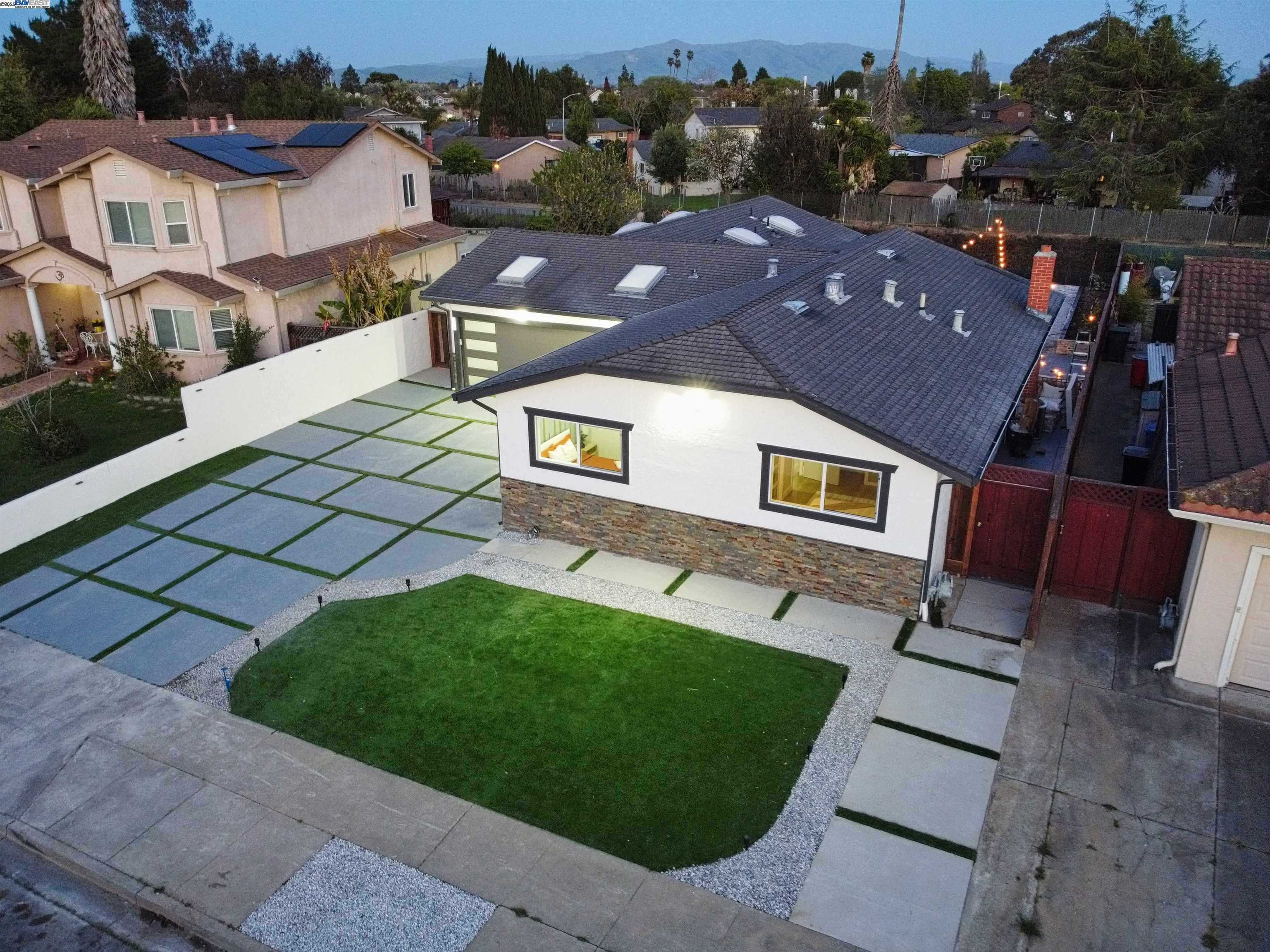 Neighborhood Neighborhood-20