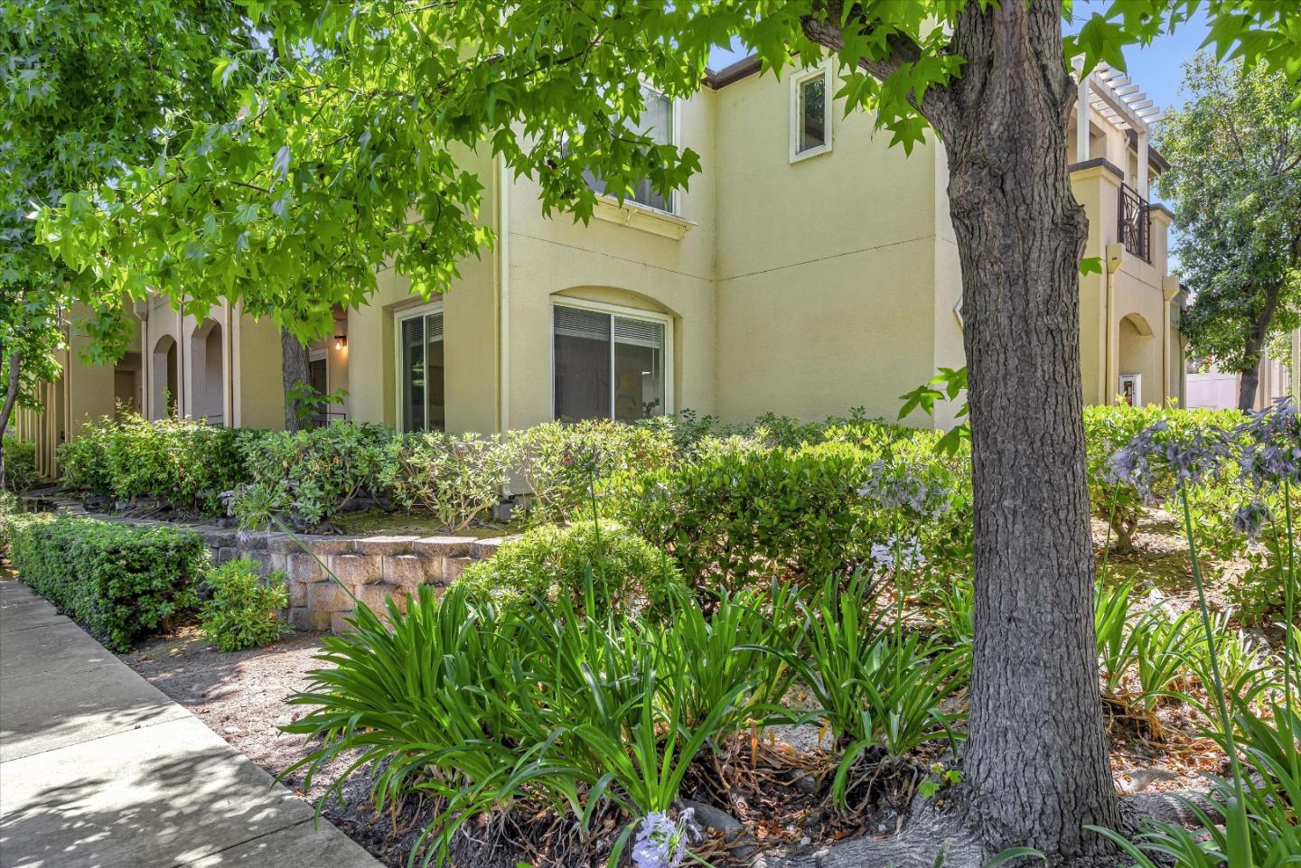 Neighborhood Neighborhood-90