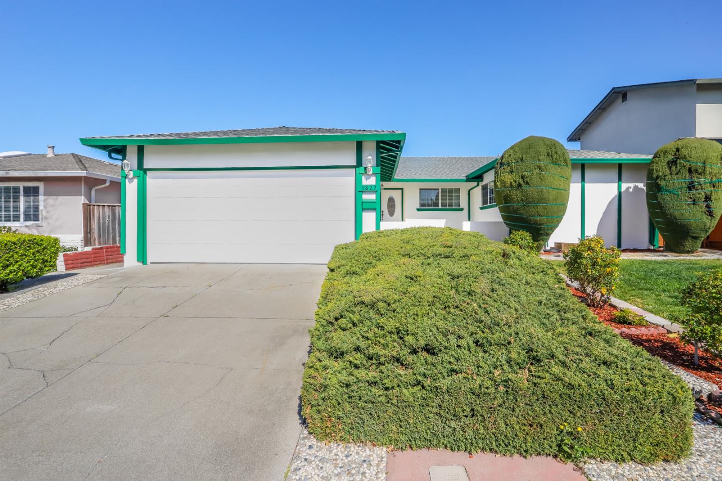 Neighborhood Neighborhood-64