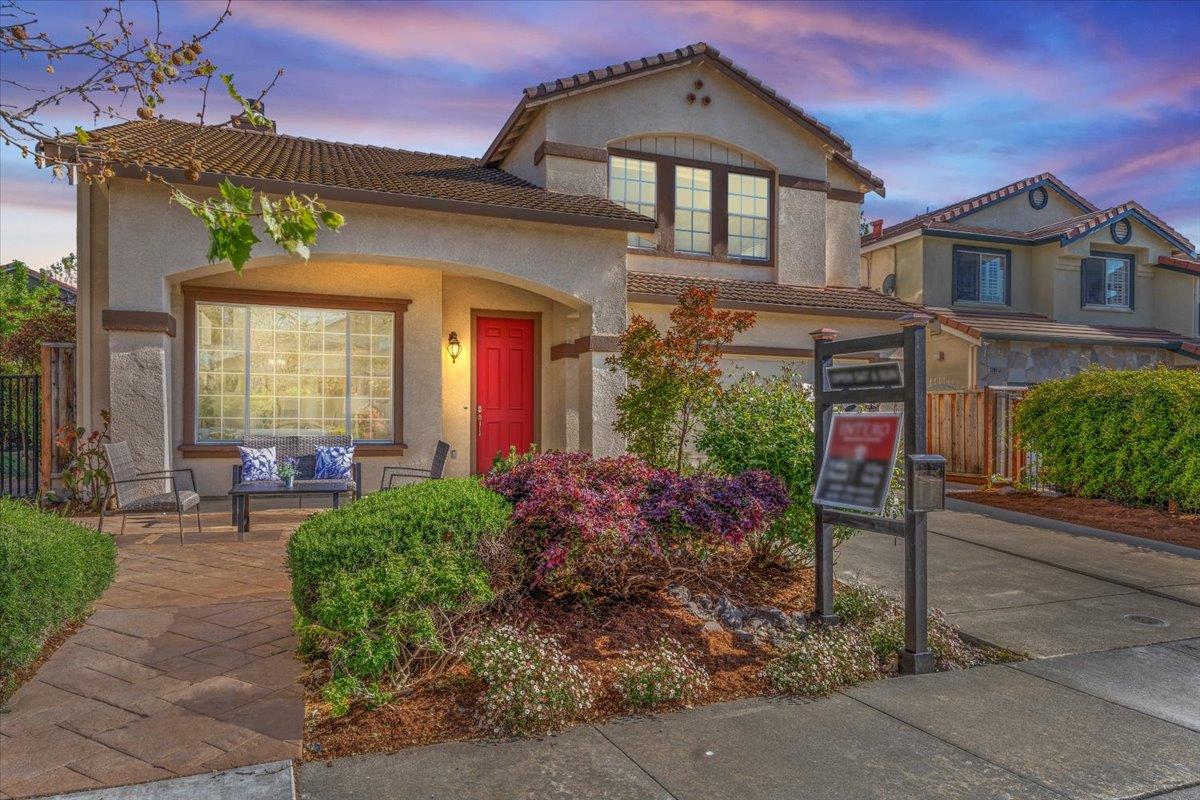 Neighborhood Neighborhood-80