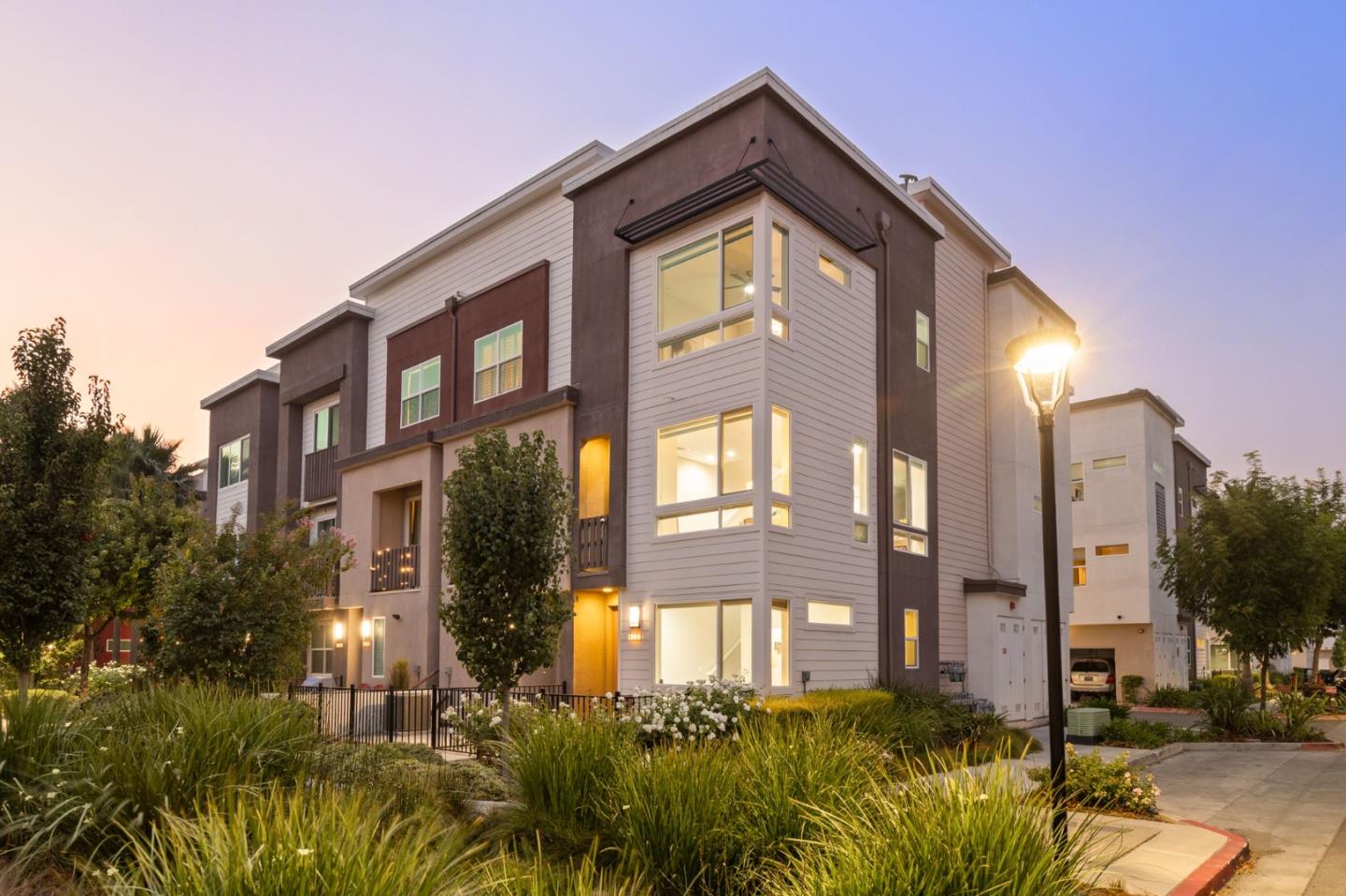 Neighborhood Neighborhood-112