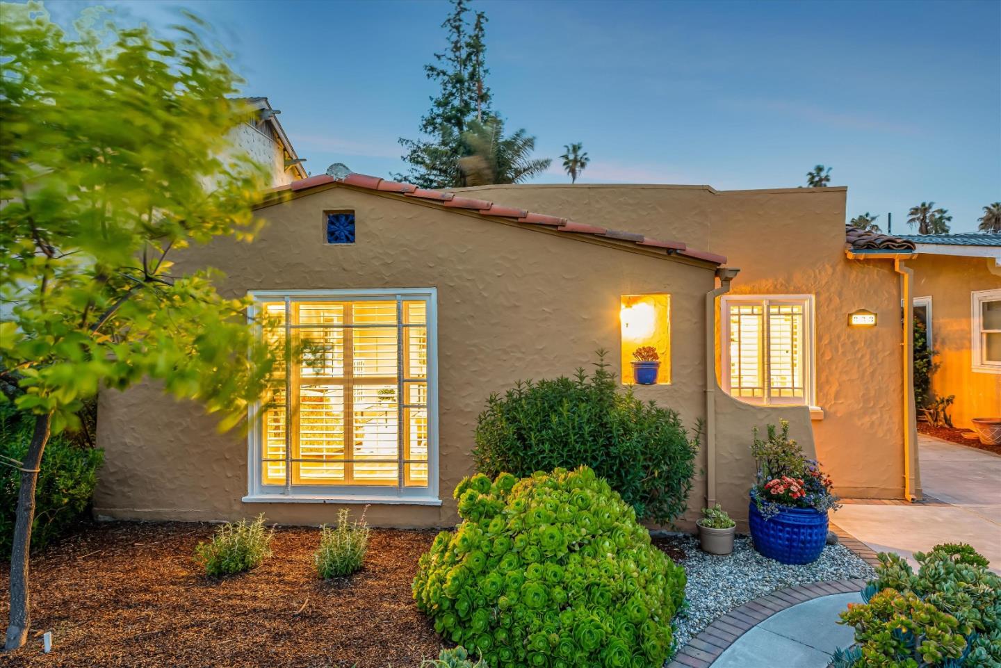 Neighborhood Neighborhood-42