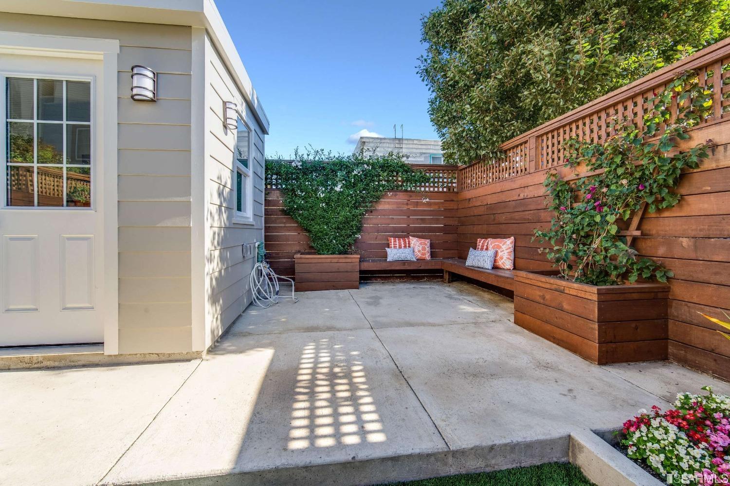 Neighborhood Neighborhood-121