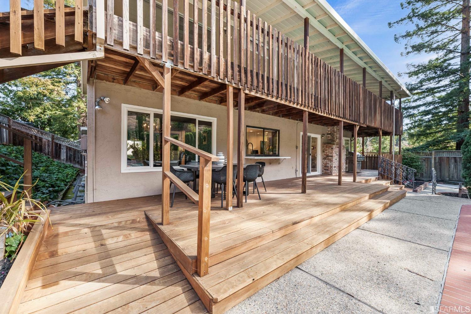 Neighborhood Neighborhood-20