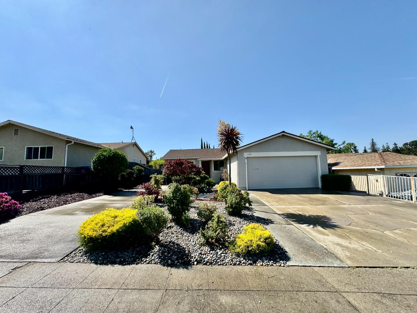 Neighborhood Neighborhood-64