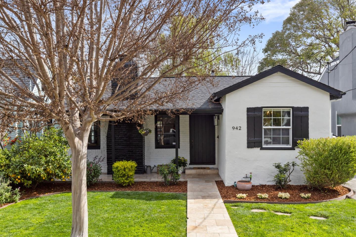 Neighborhood Neighborhood-100