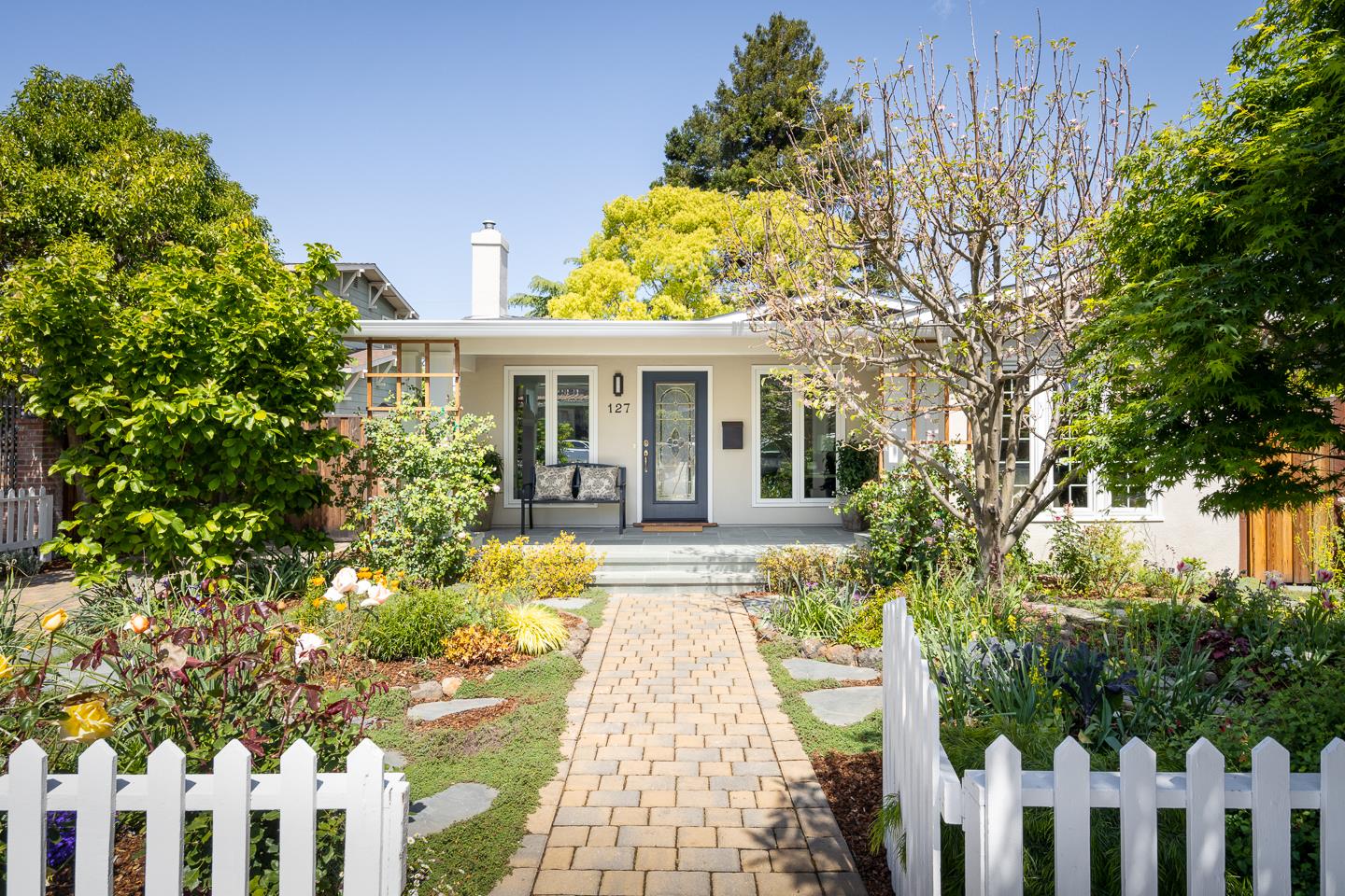 Neighborhood Neighborhood-76