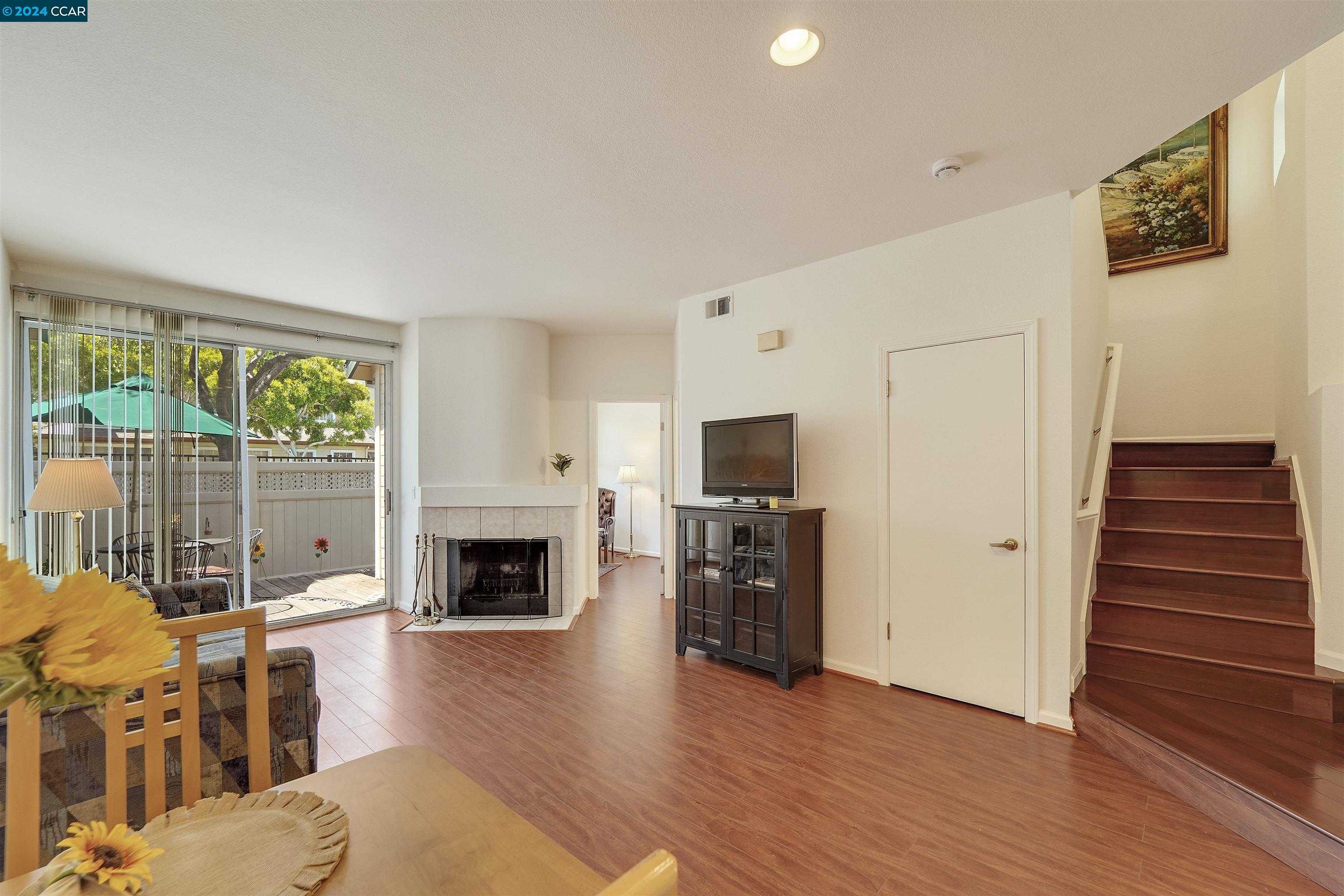 Neighborhood Neighborhood-28