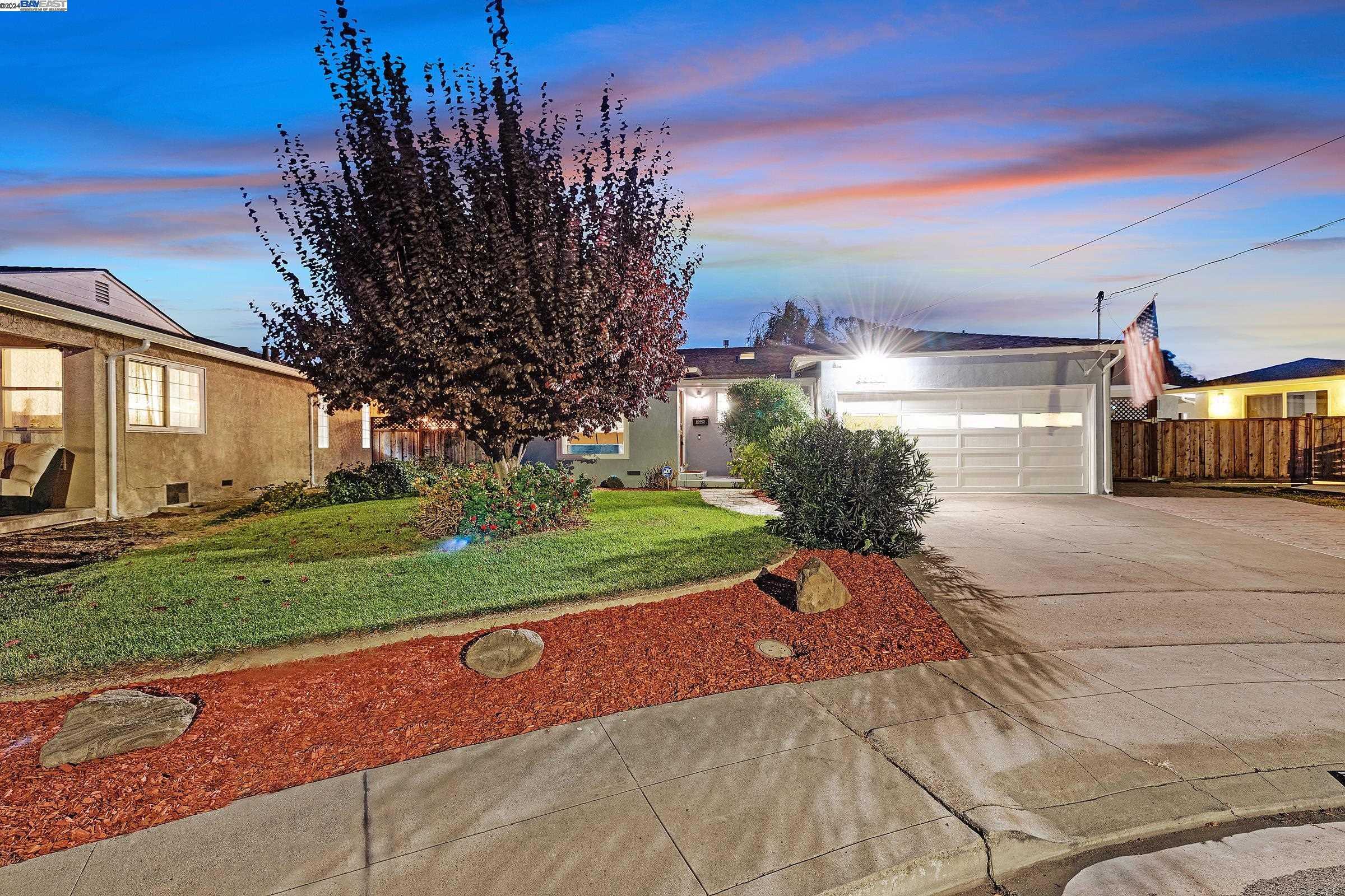 Neighborhood Neighborhood-20