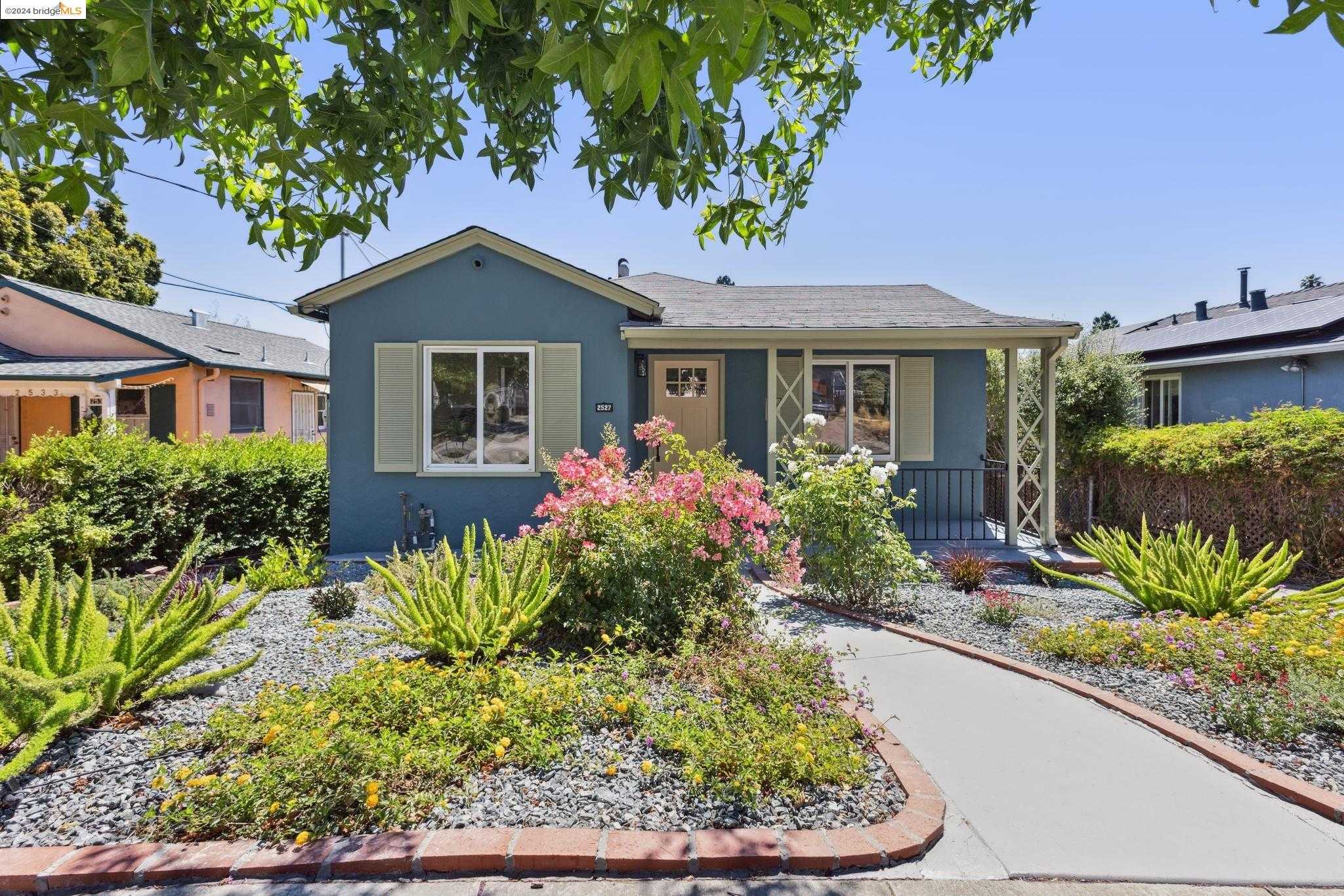 Neighborhood Neighborhood-30