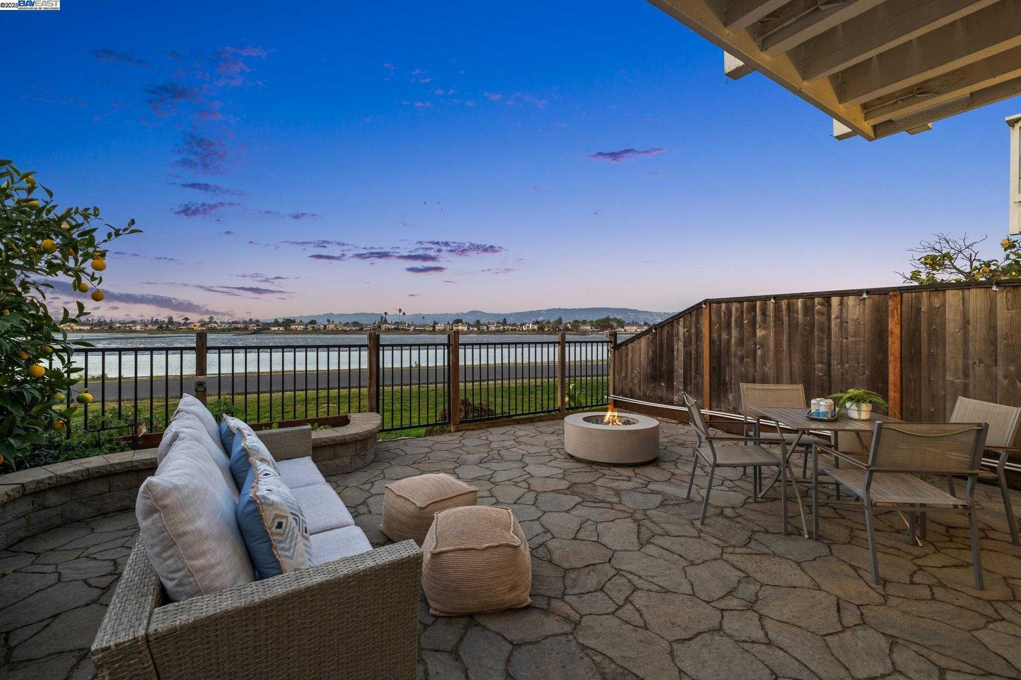 Neighborhood Neighborhood-41