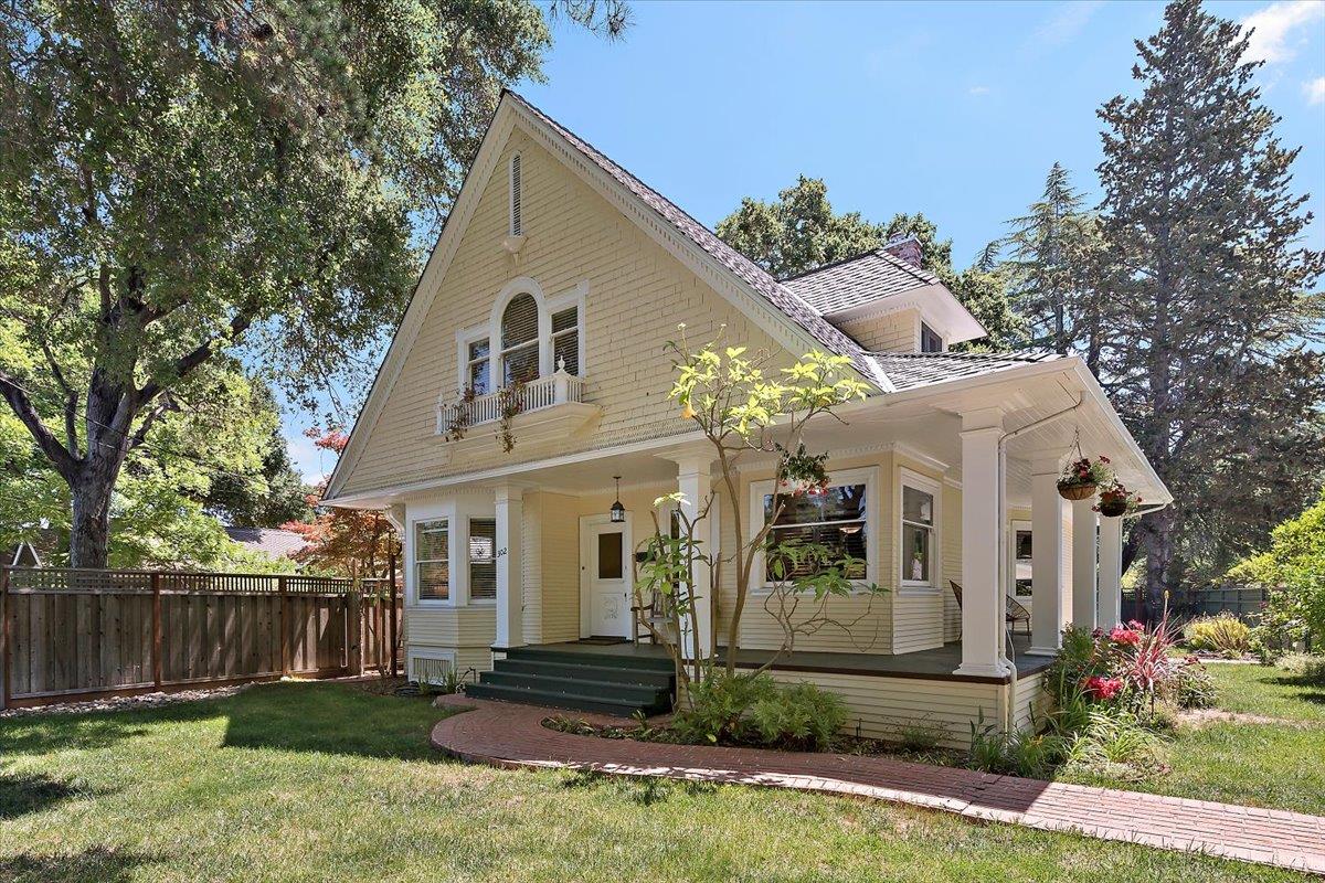 Neighborhood Neighborhood-4