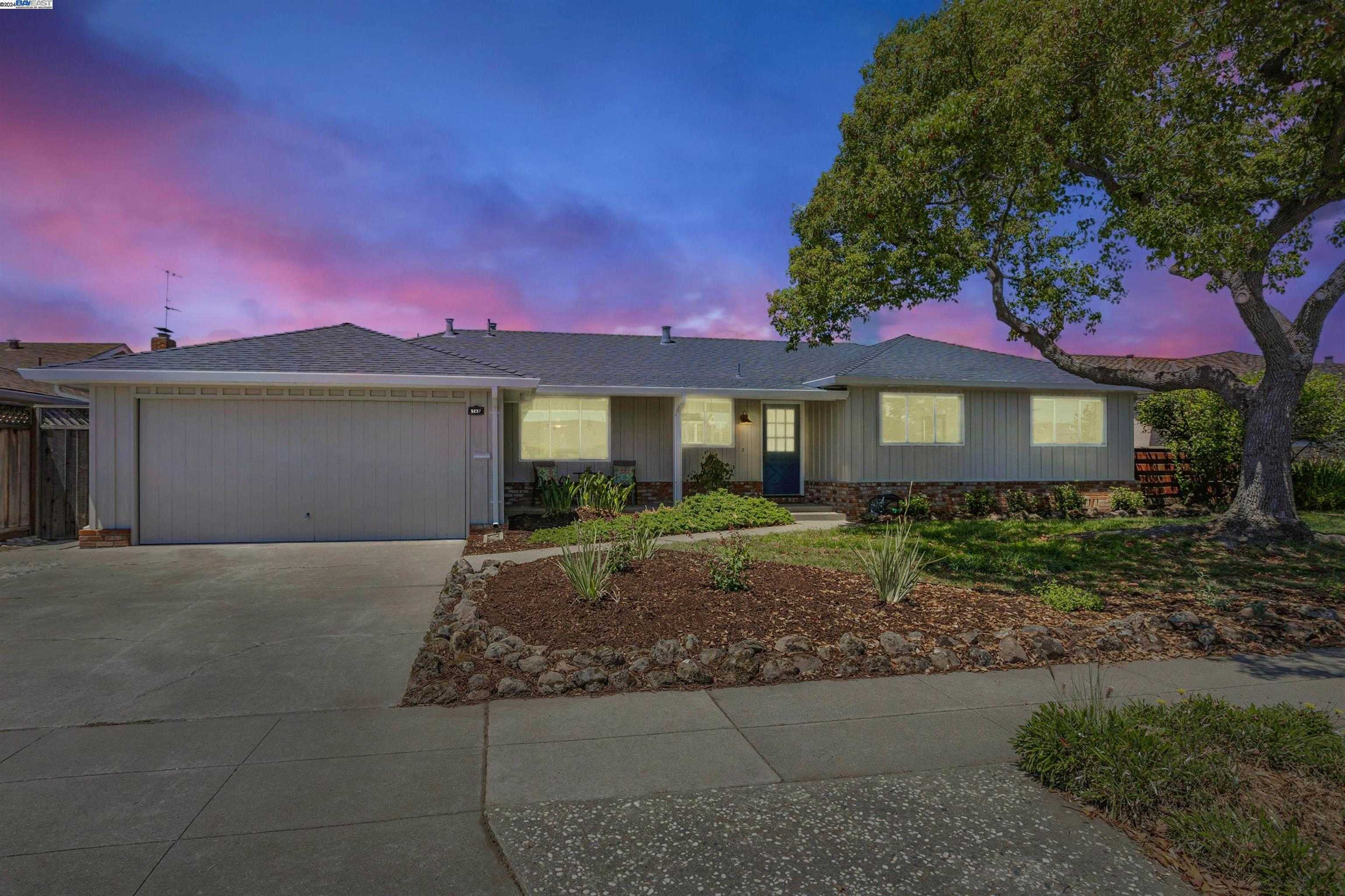 Neighborhood Neighborhood-31