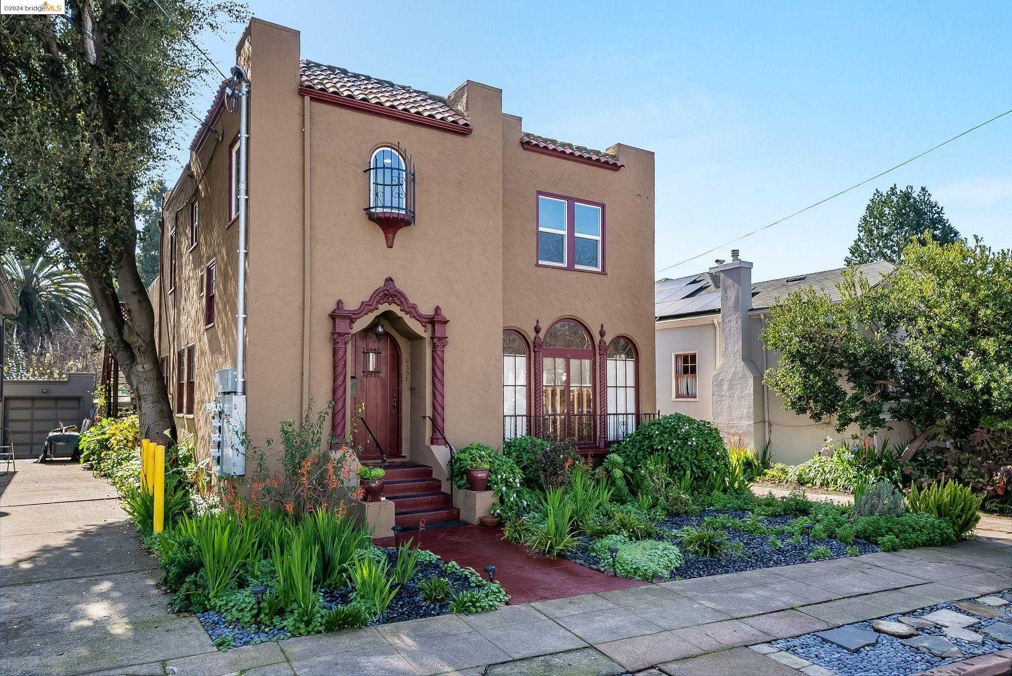 Neighborhood Neighborhood-20