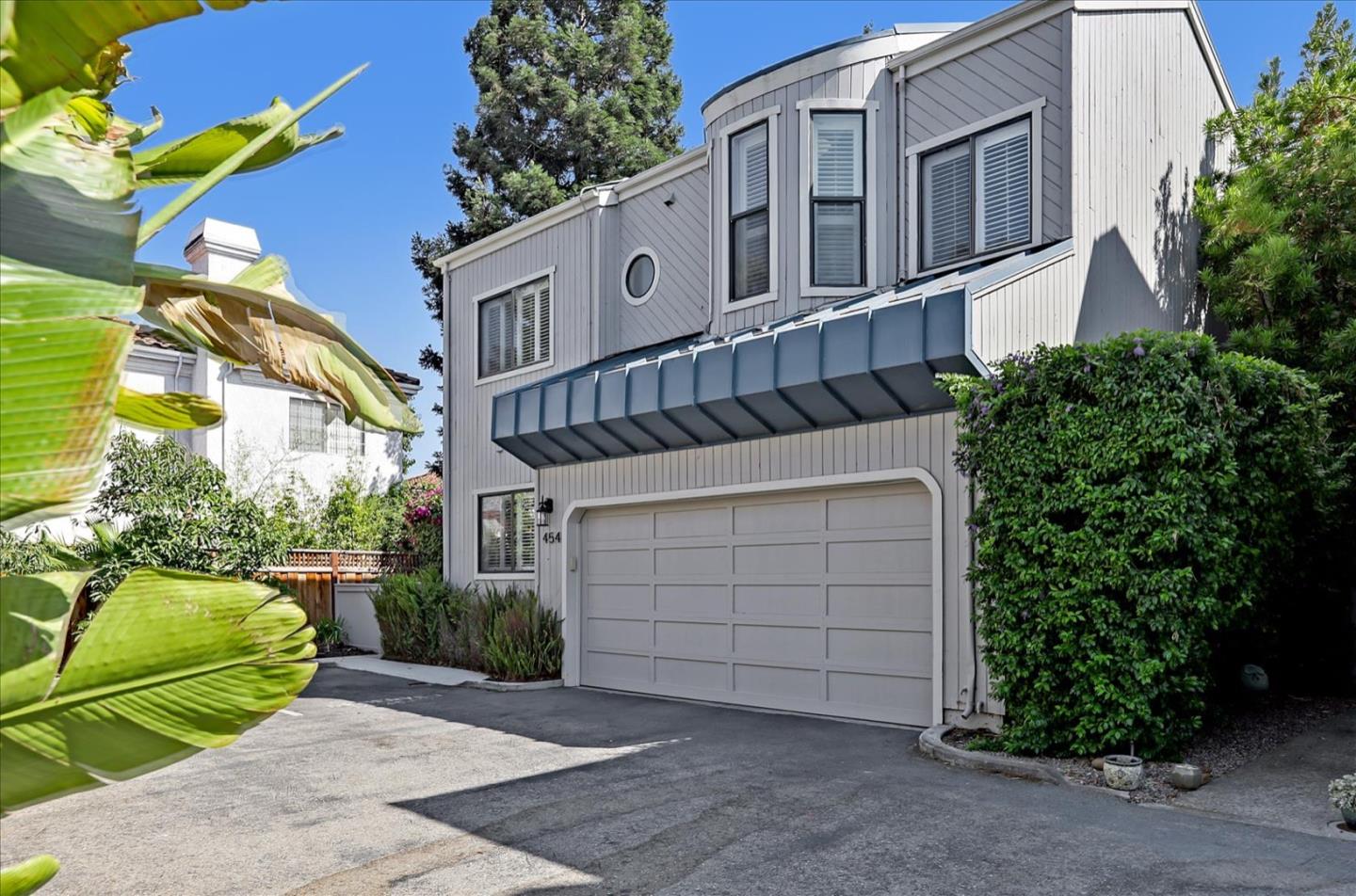 Neighborhood Neighborhood-28