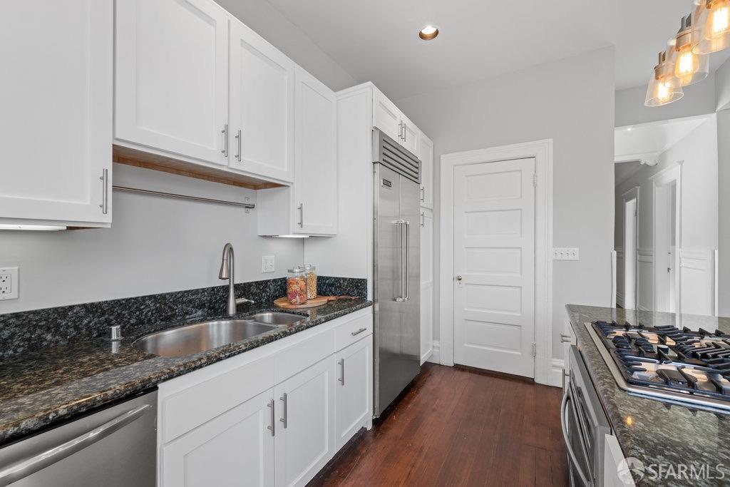 Neighborhood Neighborhood-31