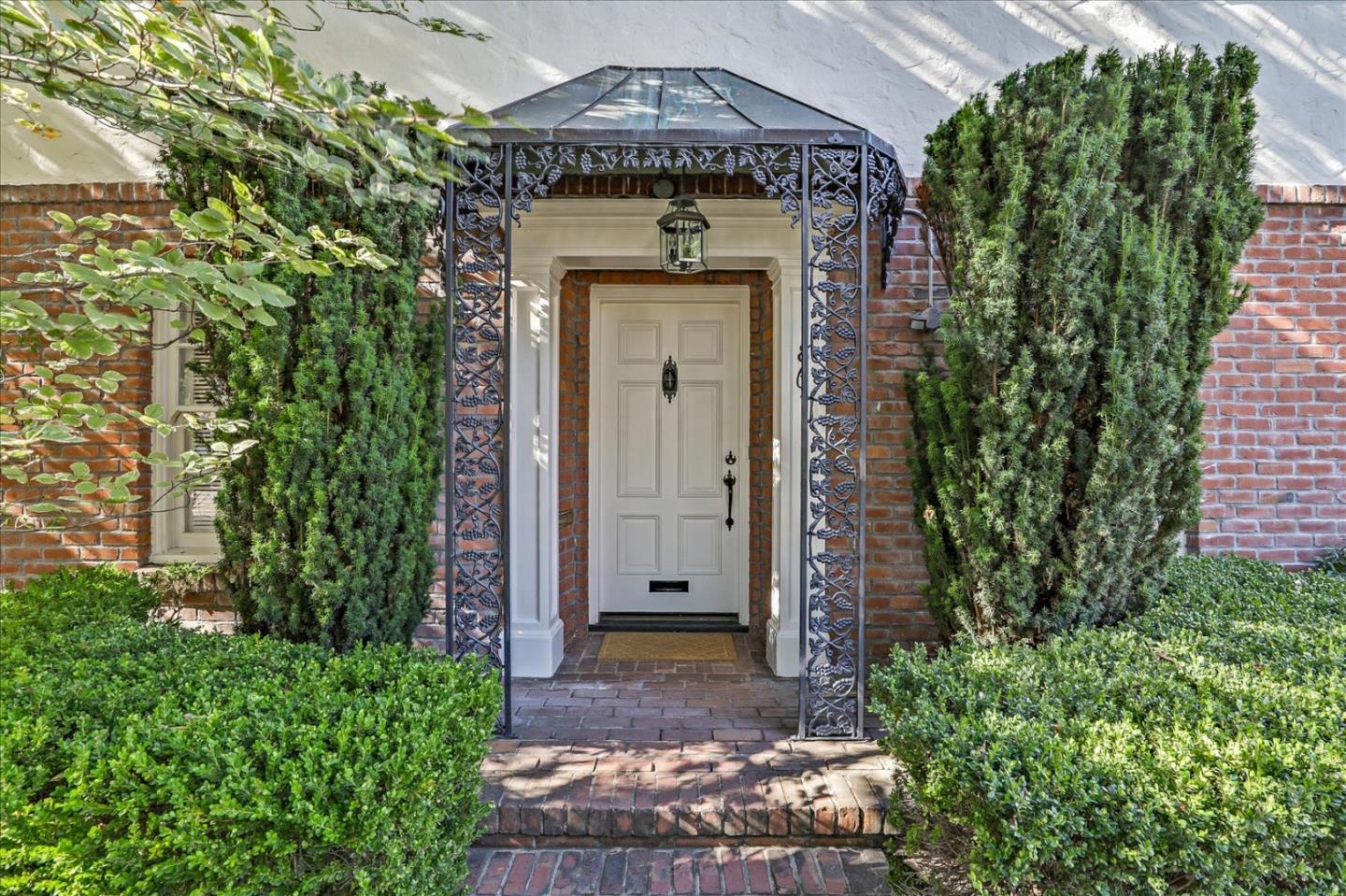 Neighborhood Neighborhood-117