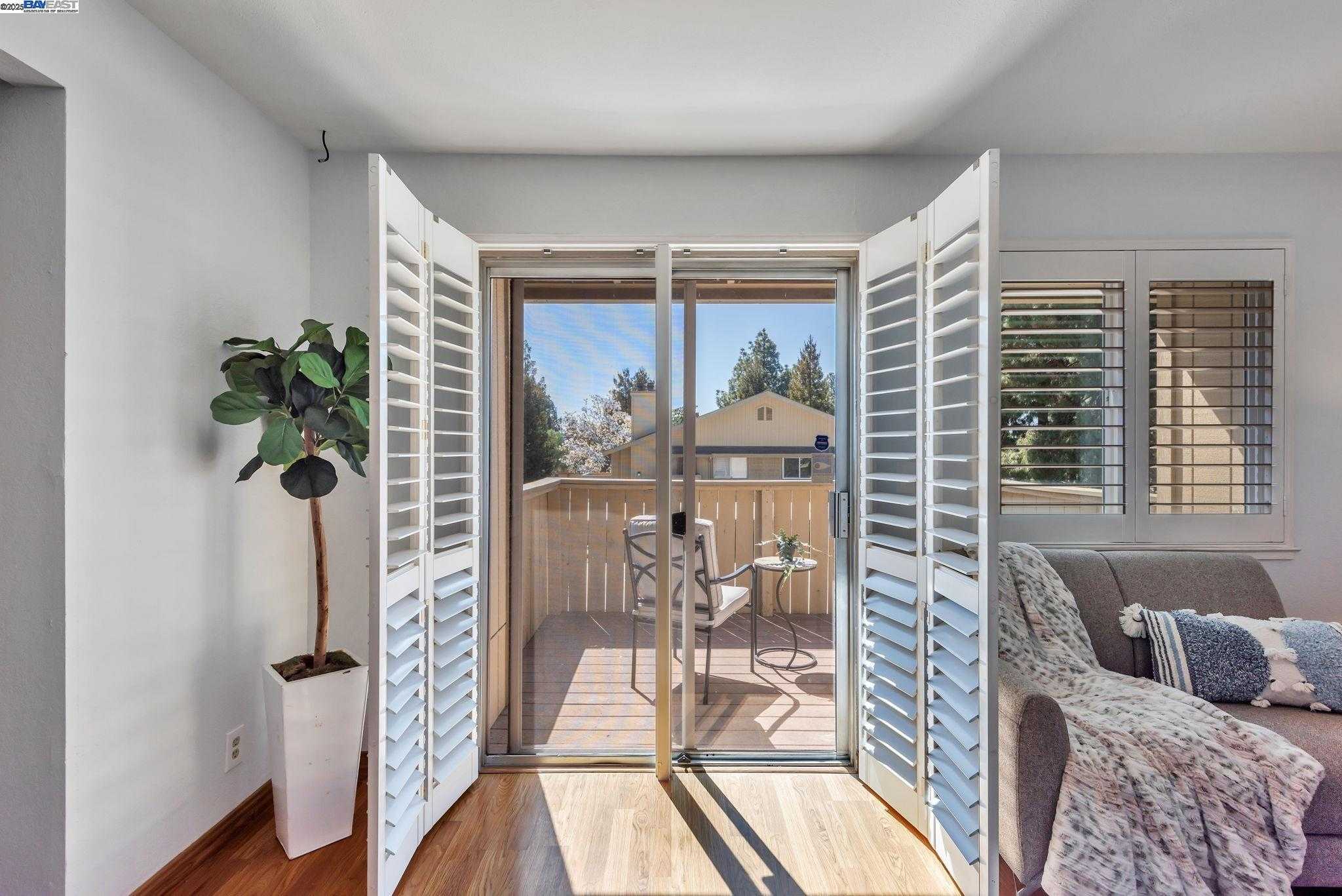 Neighborhood Neighborhood-10