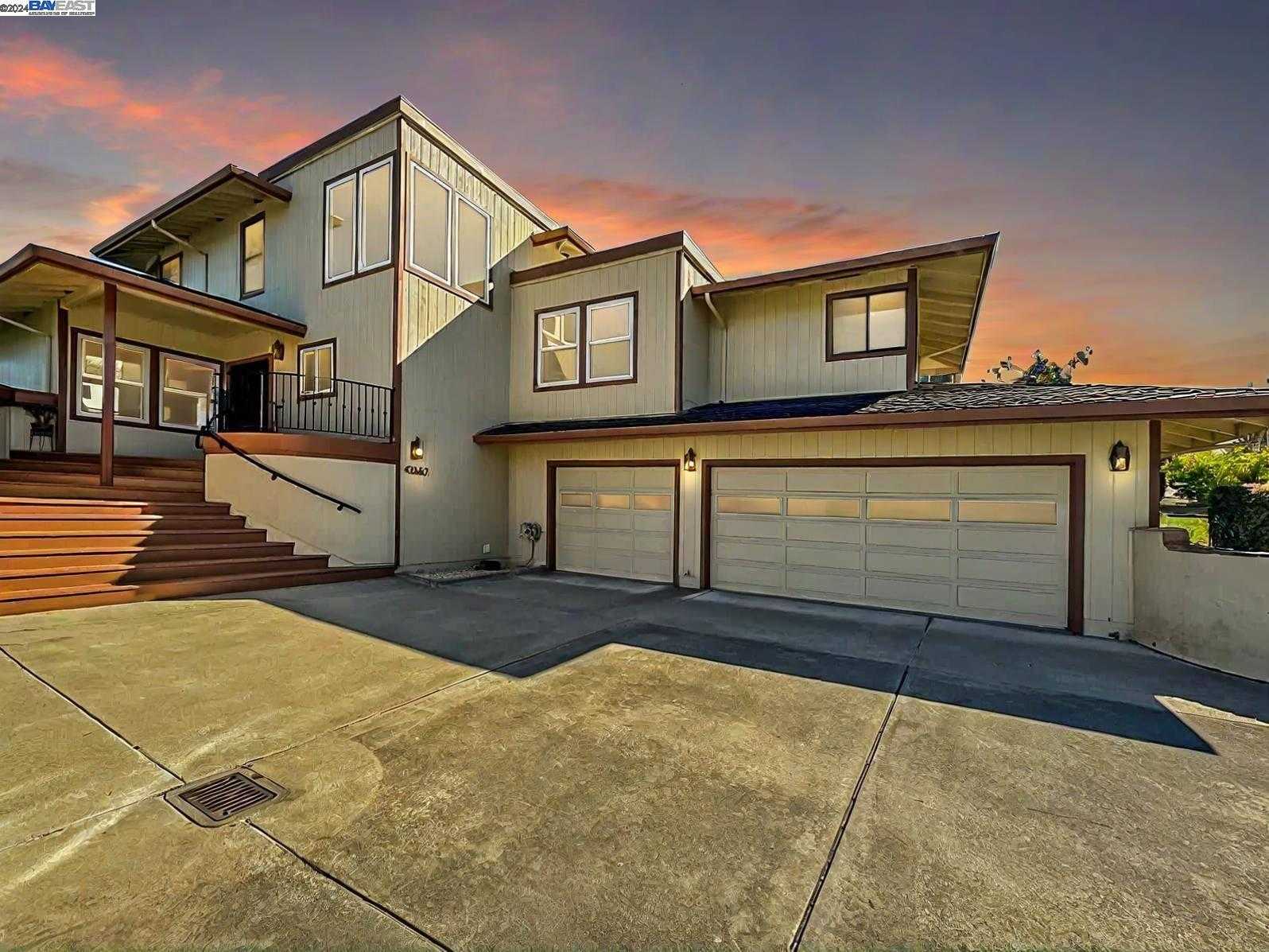 Neighborhood Neighborhood-10