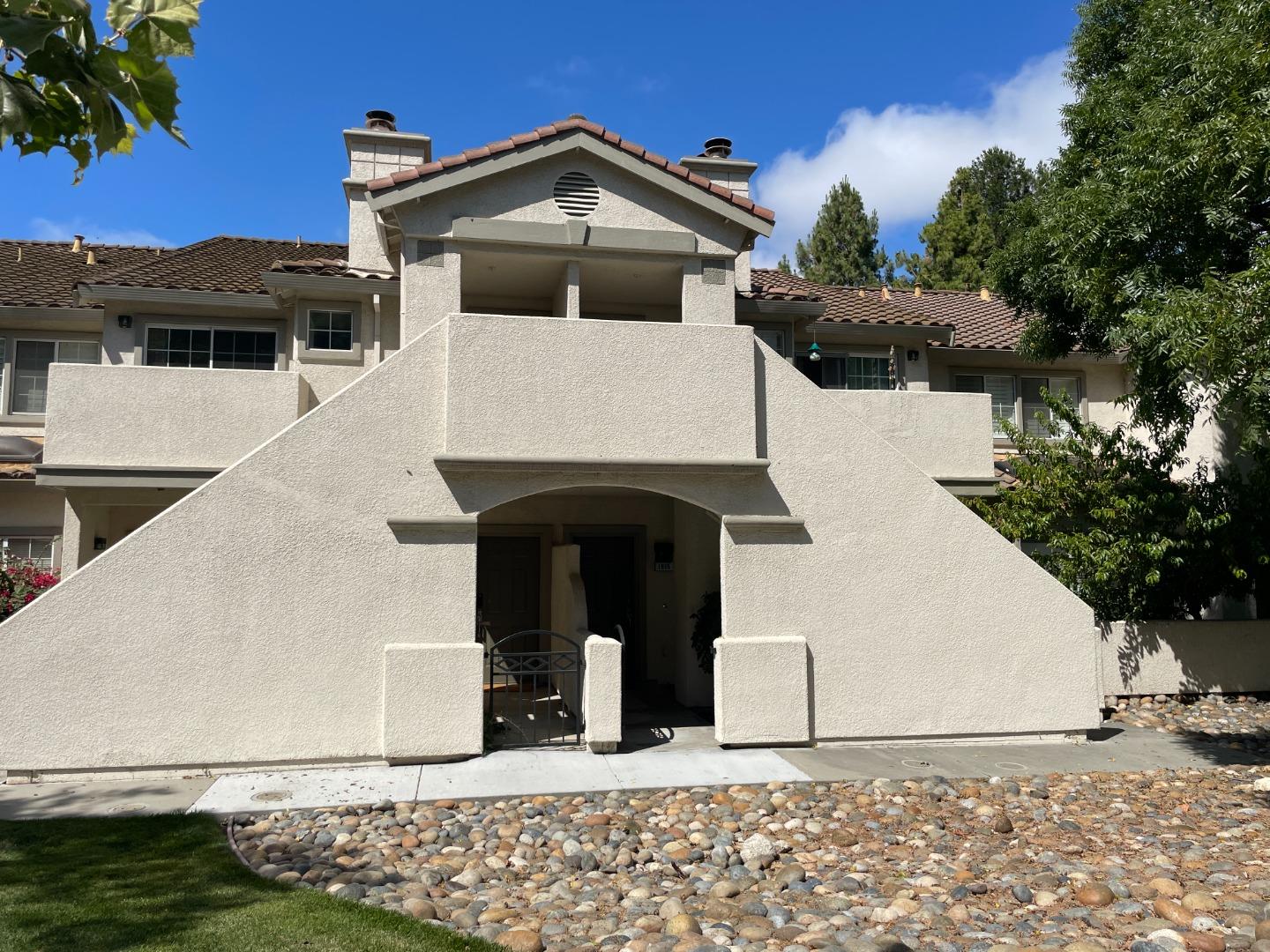 Neighborhood Neighborhood-64