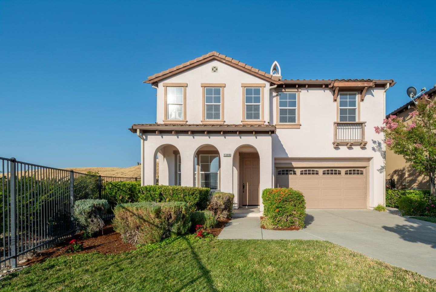 Neighborhood Neighborhood-20