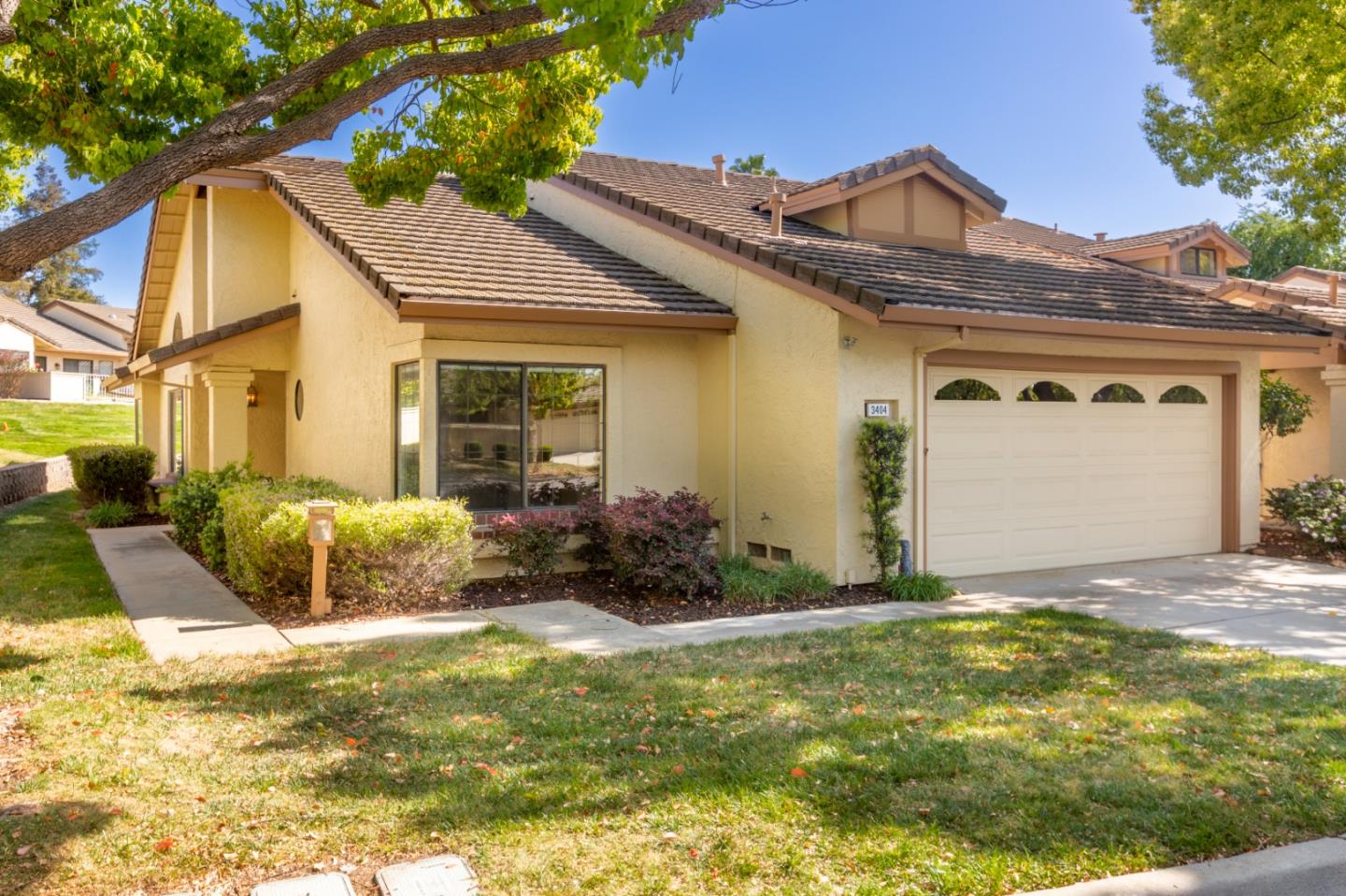 Neighborhood Neighborhood-120