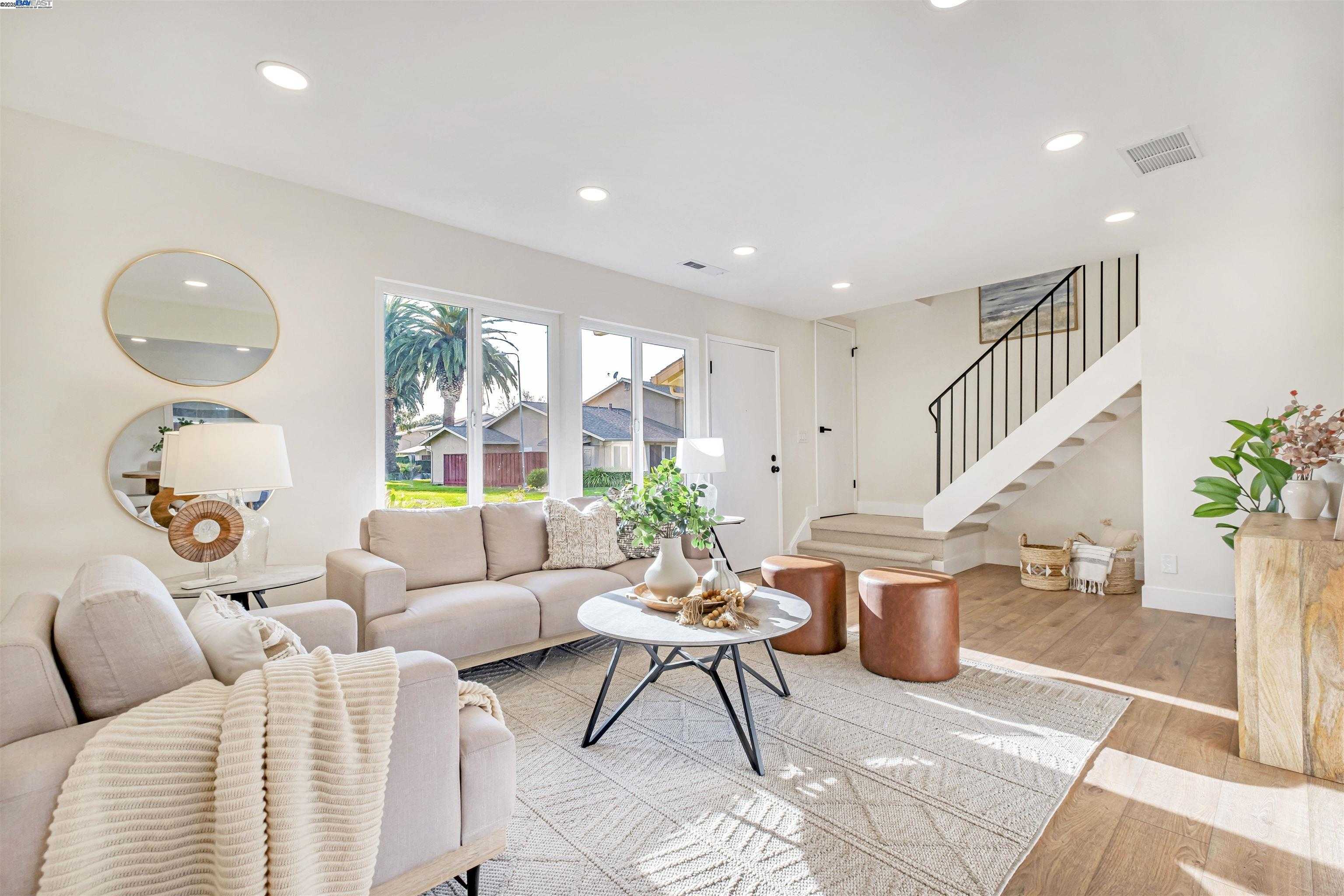 Neighborhood Neighborhood-10