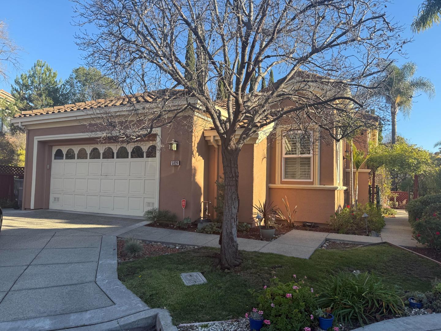 Neighborhood Neighborhood-32