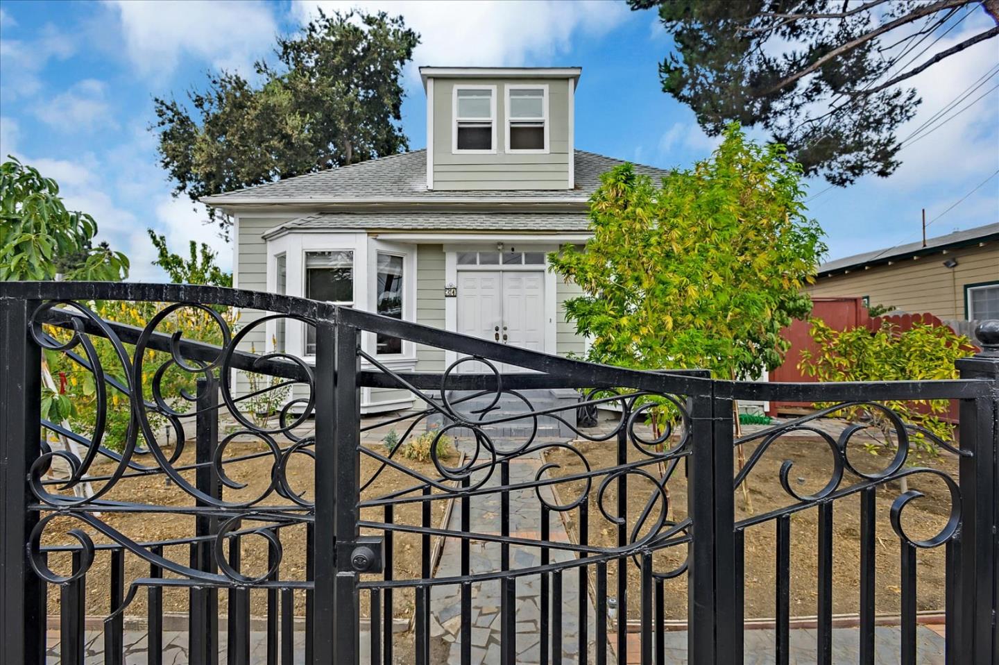 Neighborhood Neighborhood-32