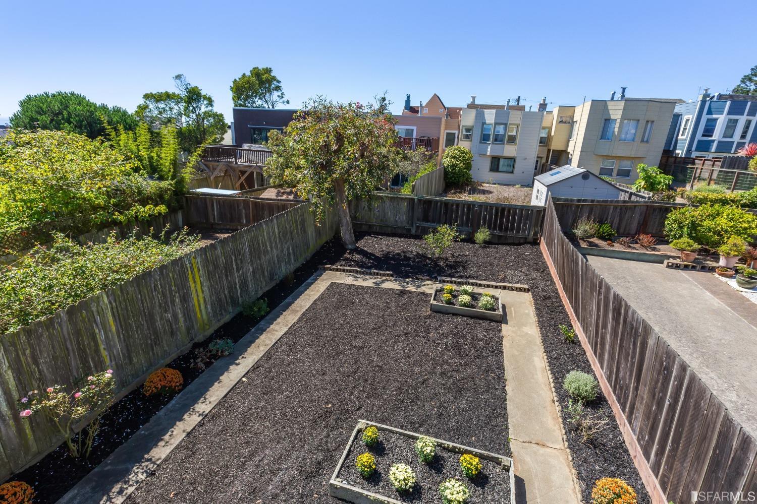 Neighborhood Neighborhood-266