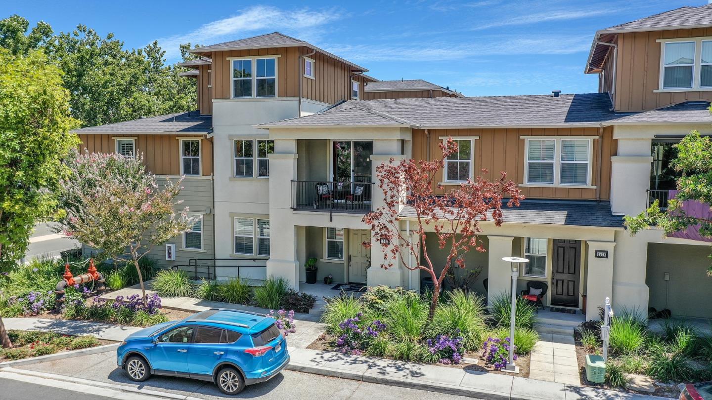 Neighborhood Neighborhood-16