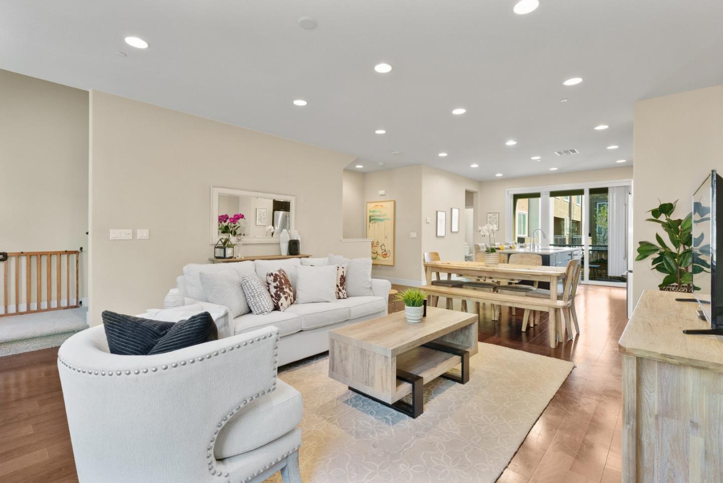 Neighborhood Neighborhood-100