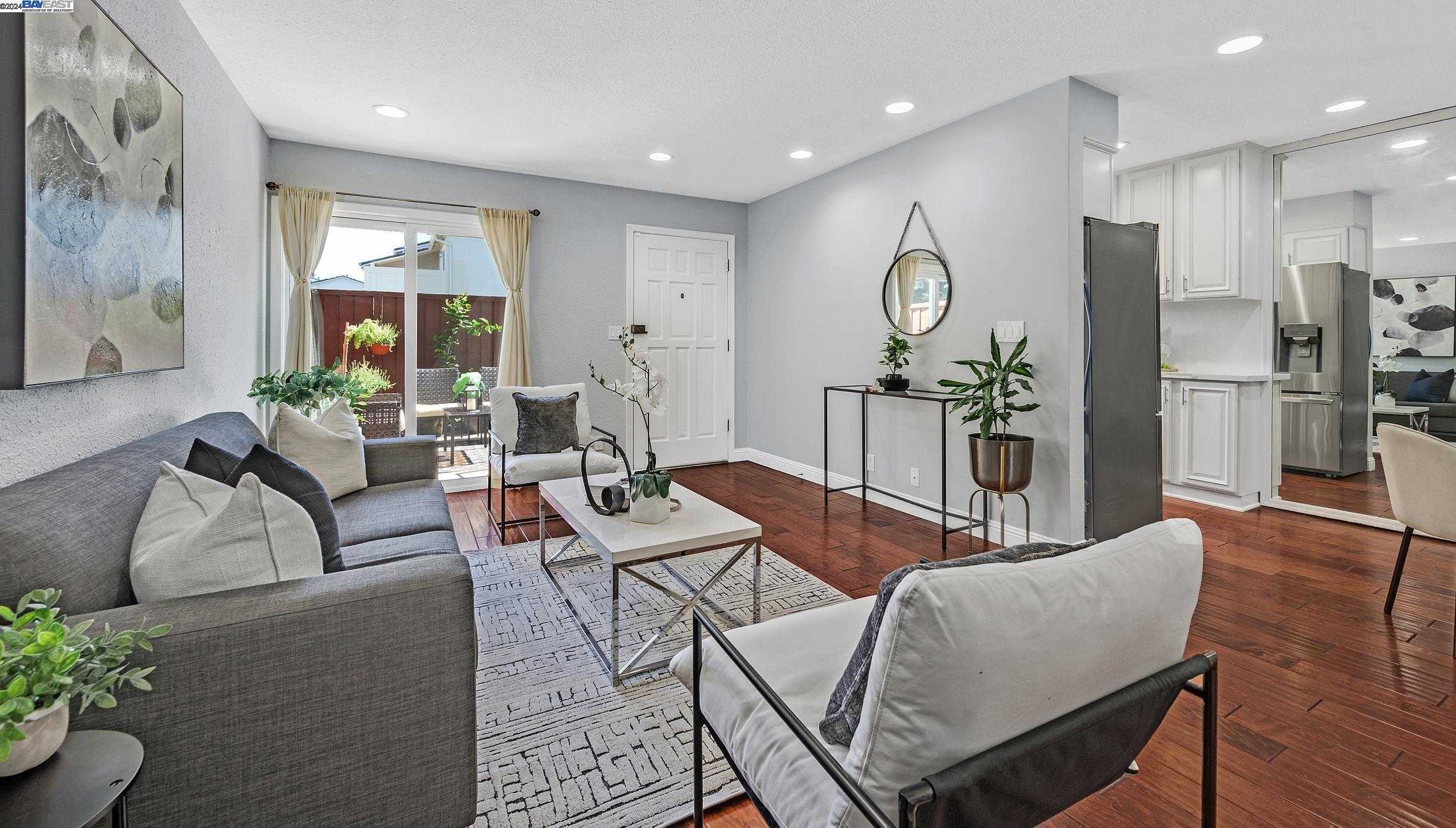 Neighborhood Neighborhood-5