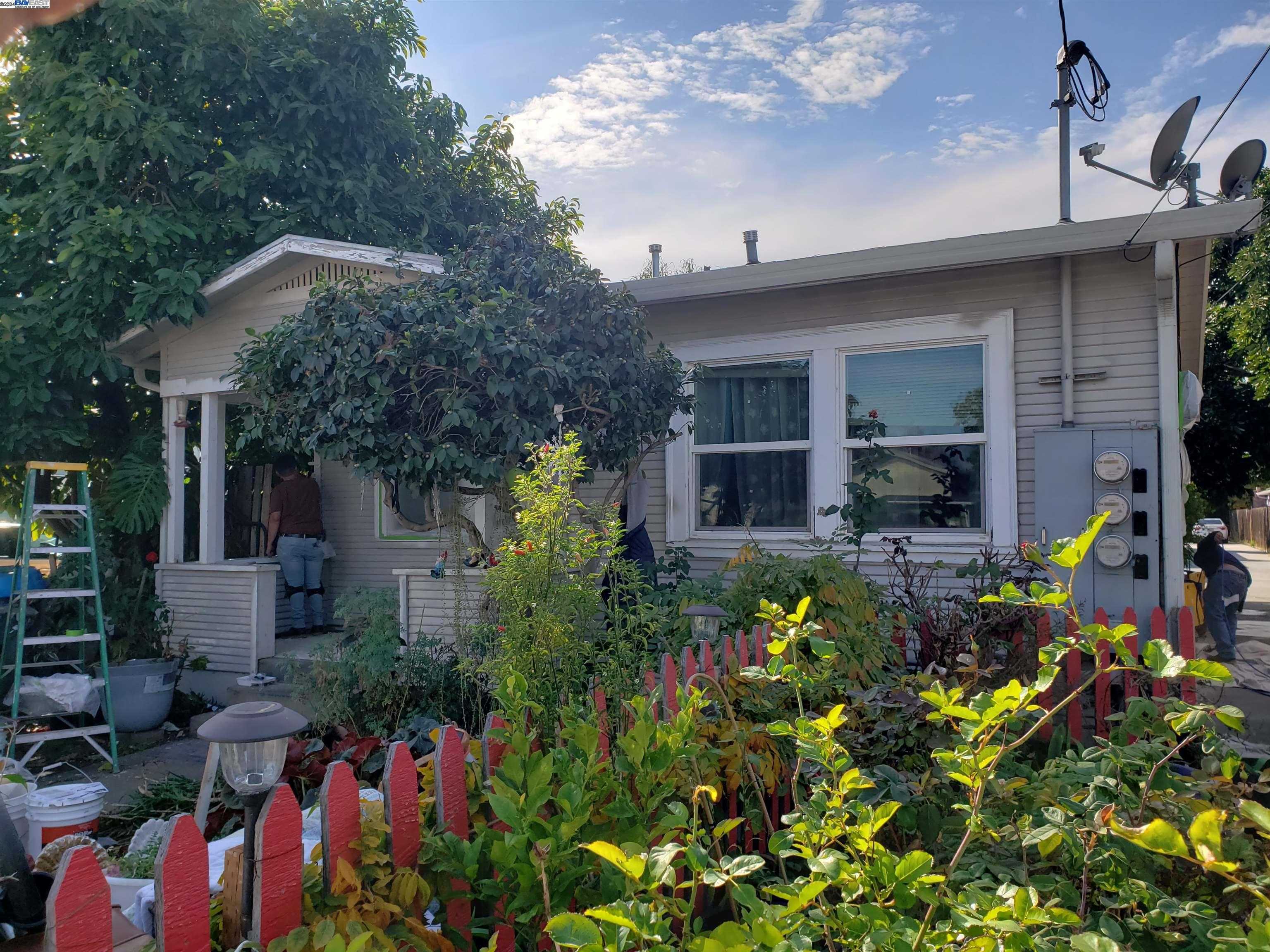 Neighborhood Neighborhood-9