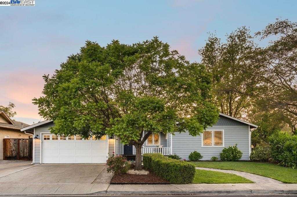 Neighborhood Neighborhood-20