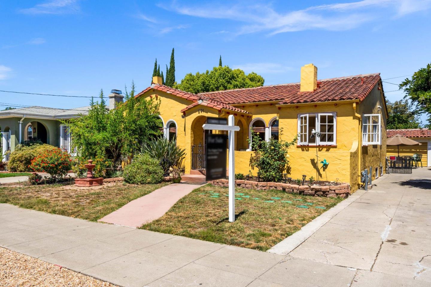 Neighborhood Neighborhood-68