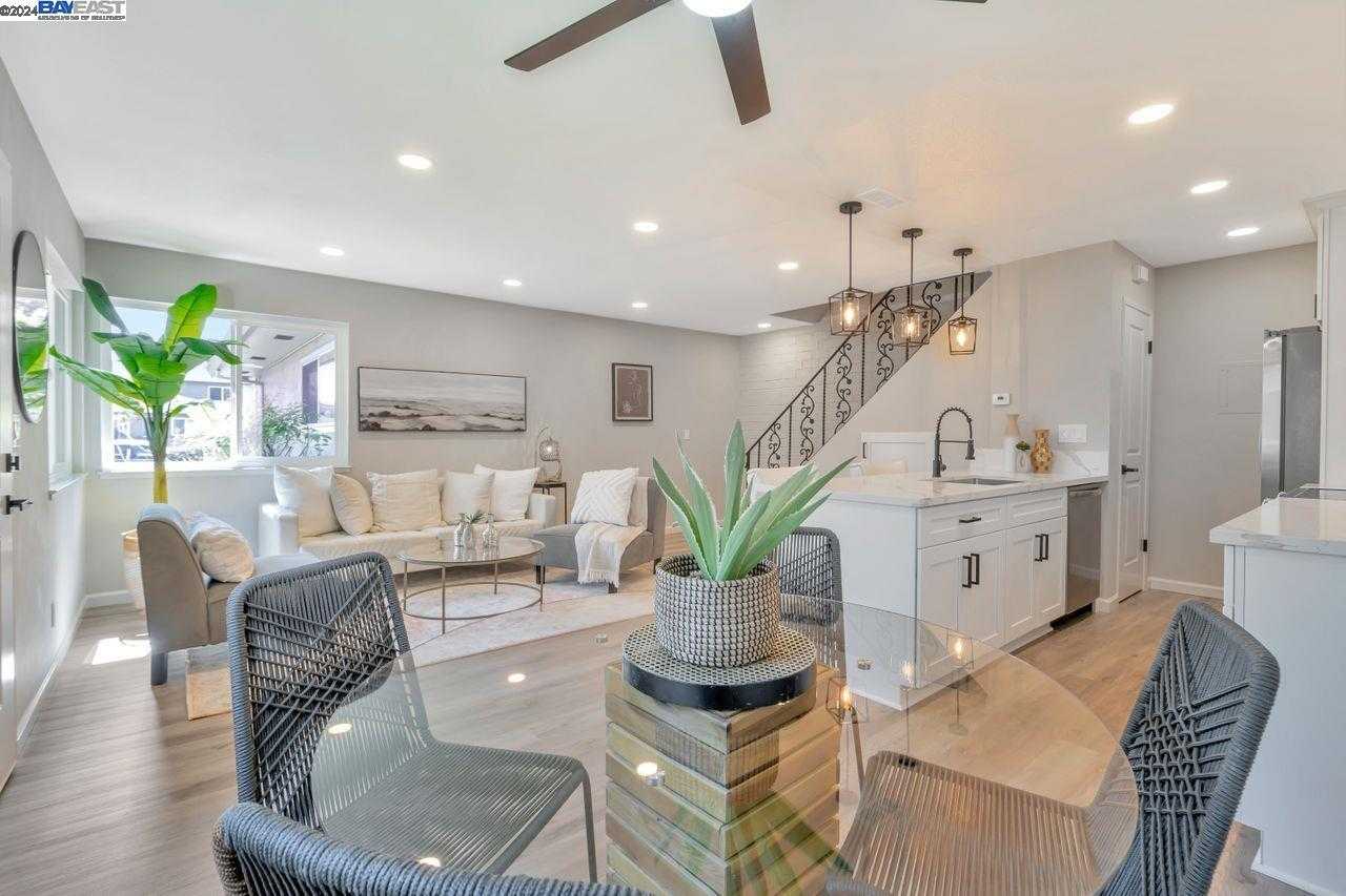 Neighborhood Neighborhood-10