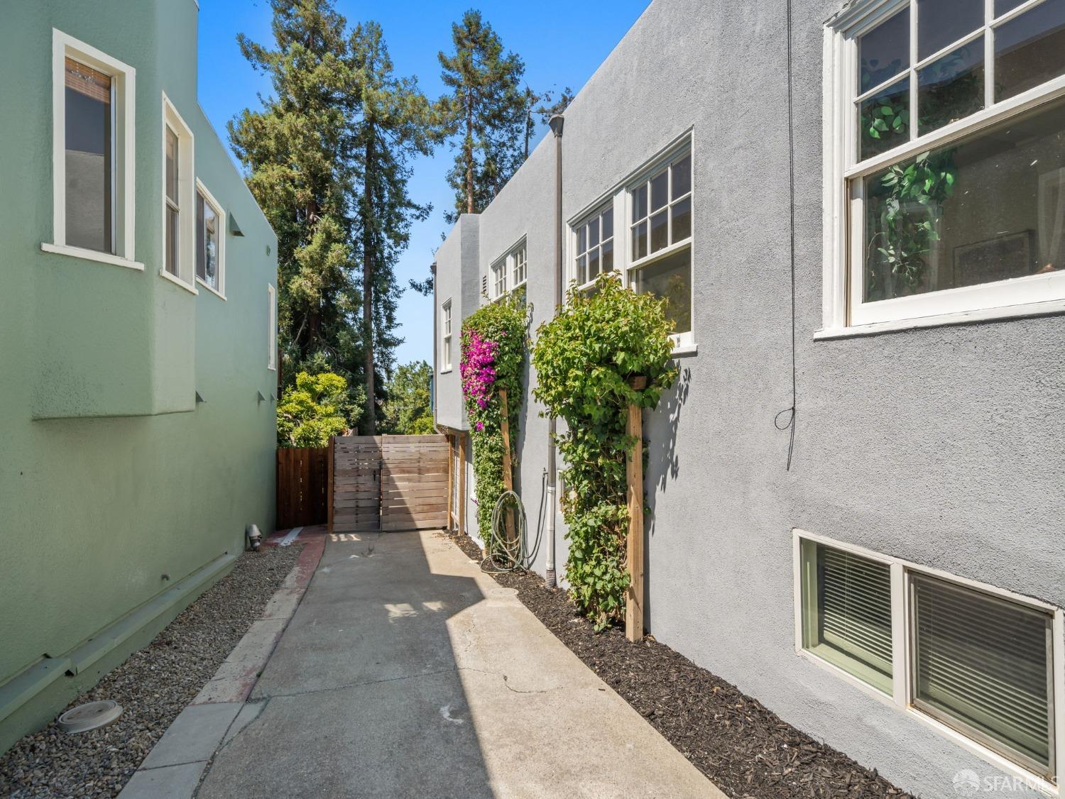 Neighborhood Neighborhood-31