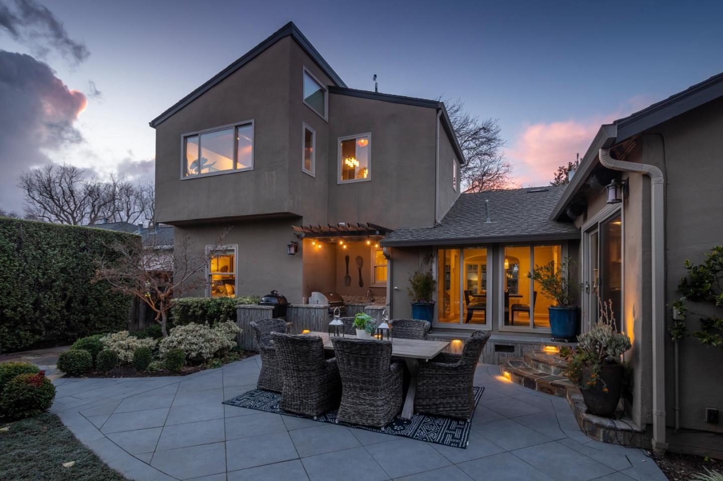 Neighborhood Neighborhood-124