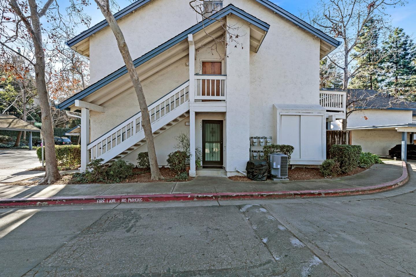 Neighborhood Neighborhood-20
